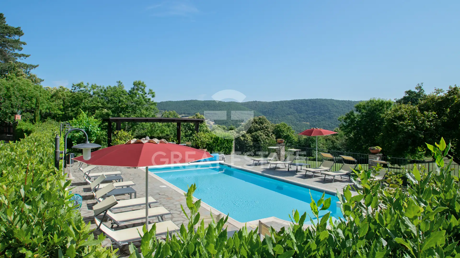 House 400m² in Italy, Arezzo. Priced at 1250000€ rent photo-4