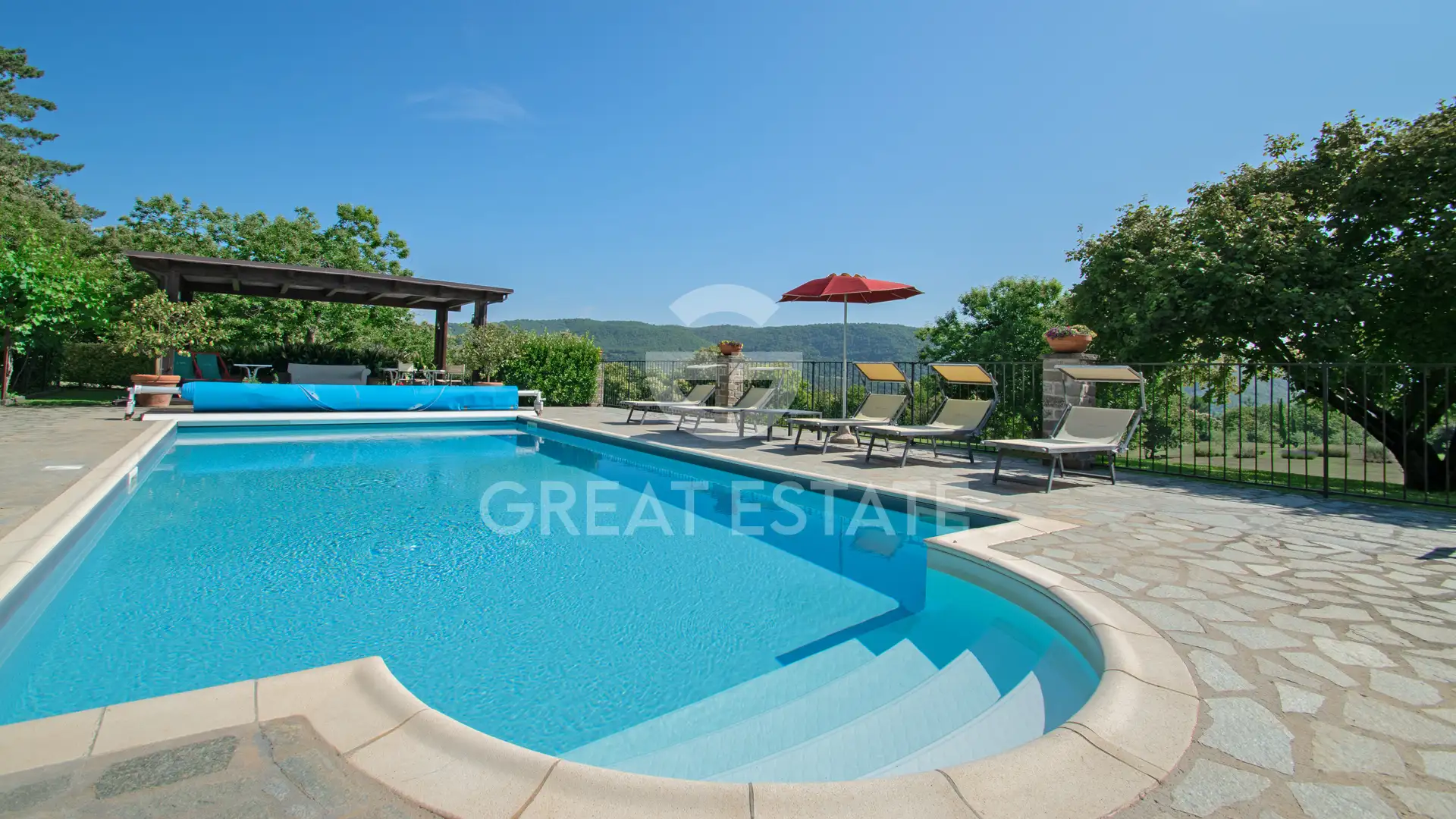 House 400m² in Italy, Arezzo. Priced at 1250000€ rent photo-5