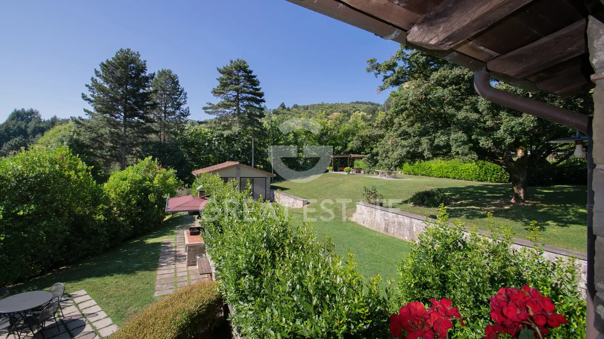 House 400m² in Italy, Arezzo. Priced at 1250000€ rent photo-8