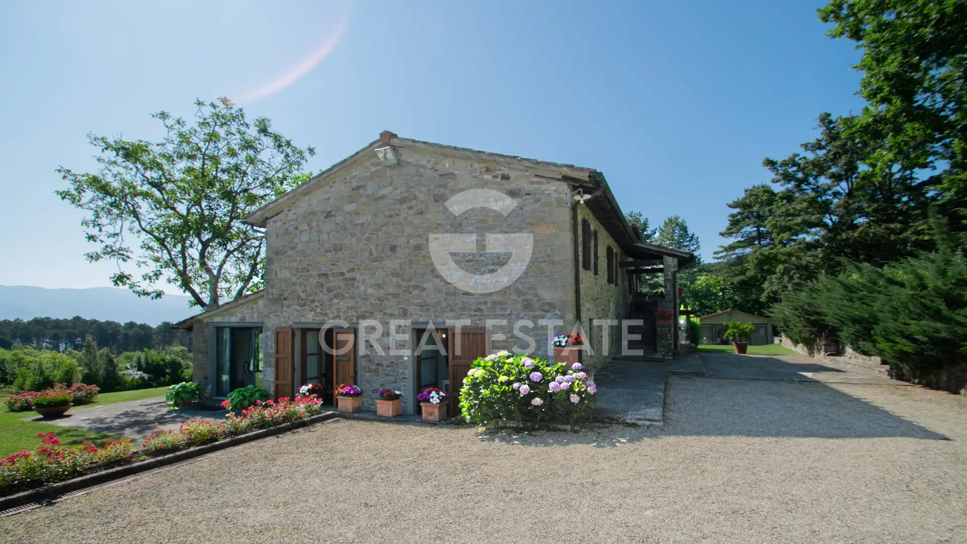 House 400m² in Italy, Arezzo. Priced at 1250000€ rent photo-10