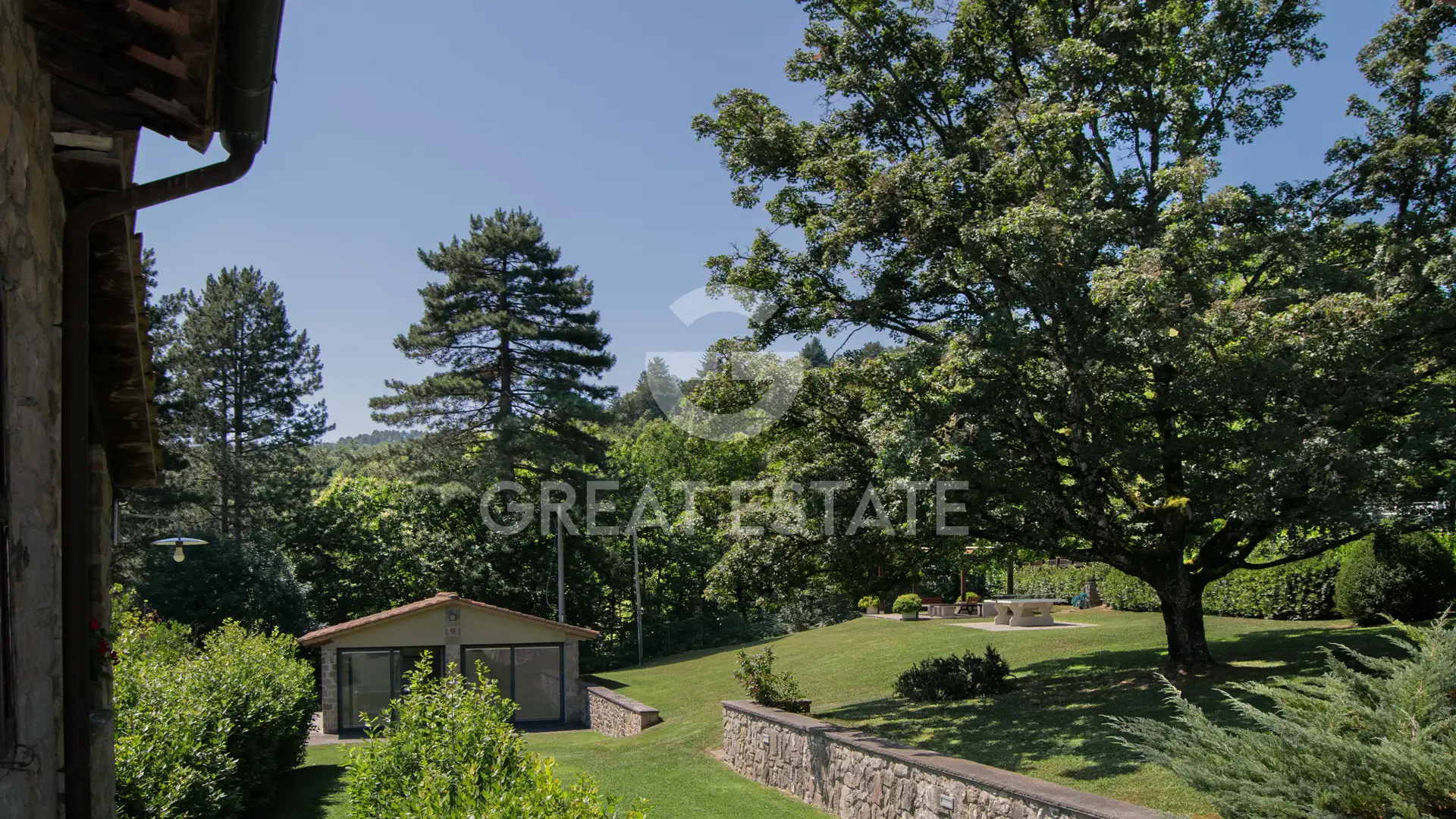 House 400m² in Italy, Arezzo. Priced at 1250000€ rent photo-13
