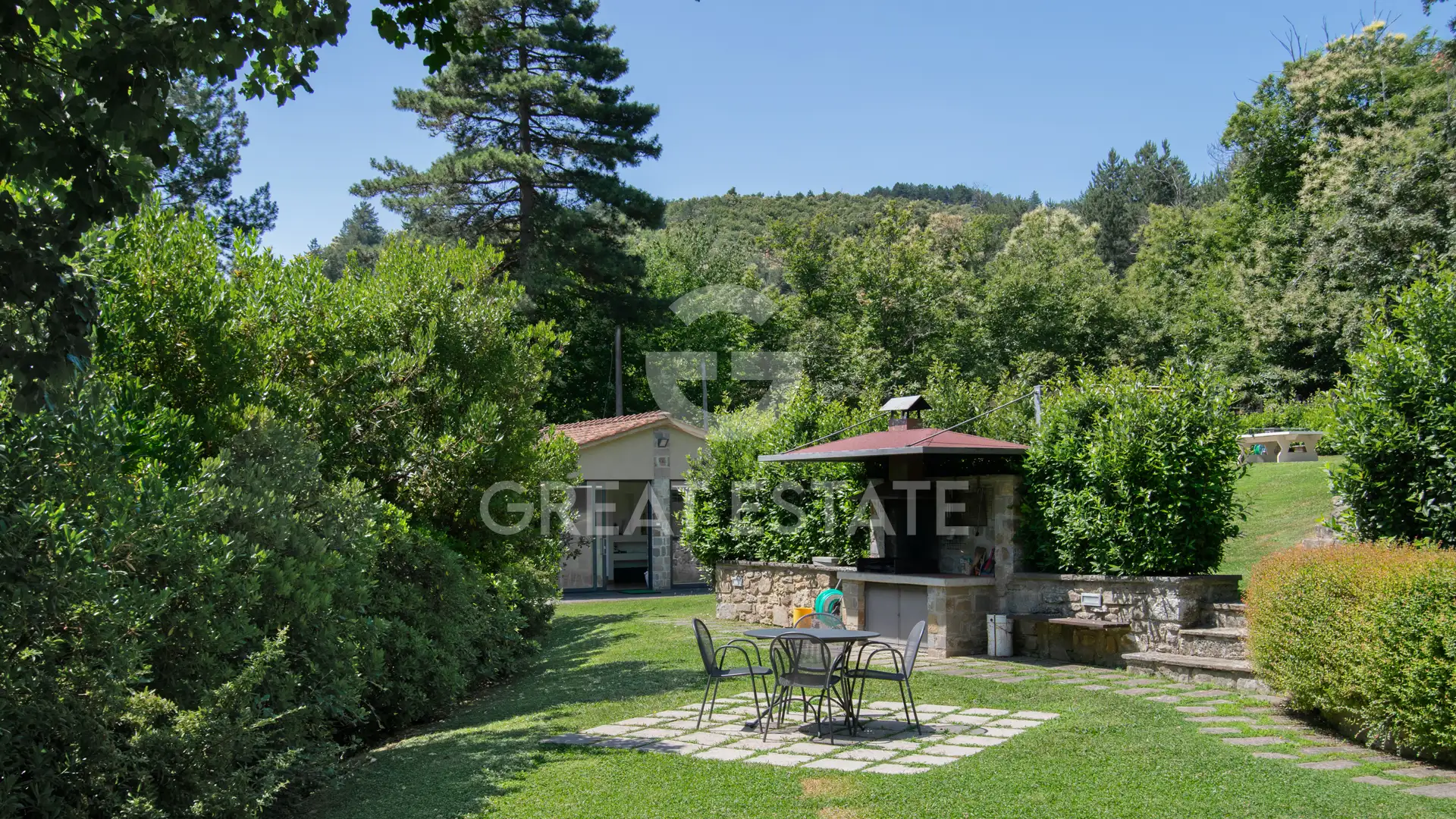 House 400m² in Italy, Arezzo. Priced at 1250000€ rent photo-14