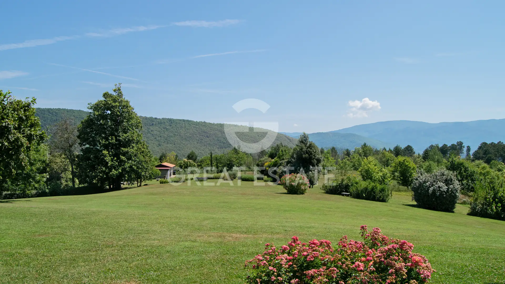 House 400m² in Italy, Arezzo. Priced at 1250000€ rent photo-15