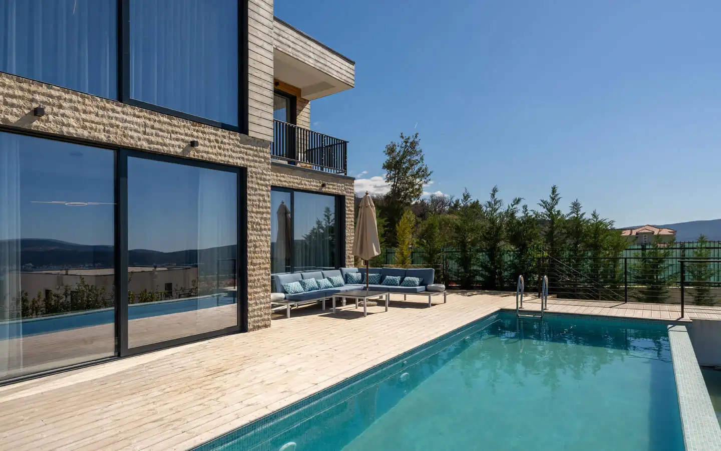 Villa 180m² in Montenegro, Kotor. Priced at 695000€ rent photo-3