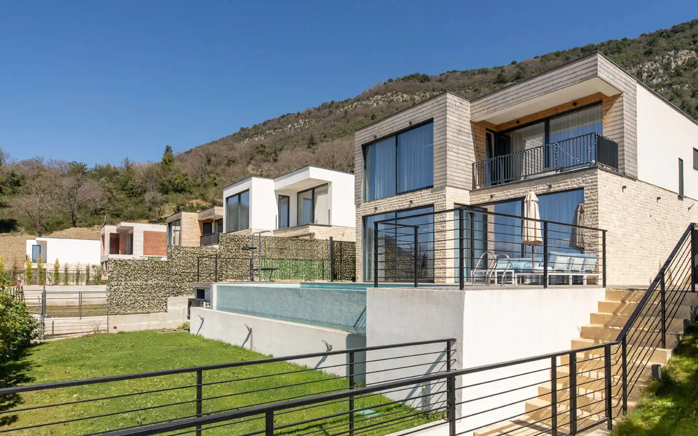 Villa 180m² in Montenegro, Kotor. Priced at 695000€ rent photo-4
