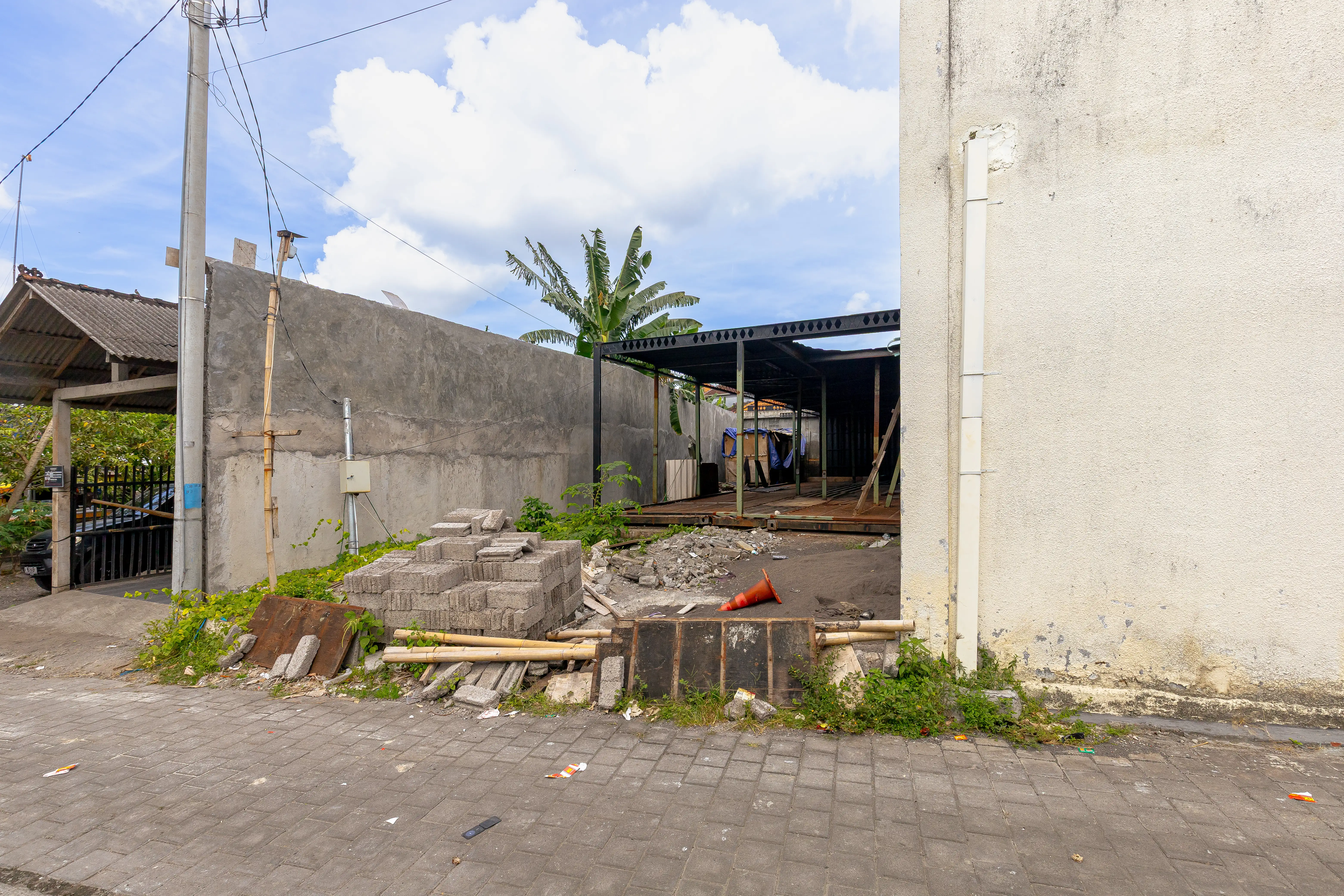 Land 210m² in Indonesia, Kerobokan. Priced at 48300$ rent photo-1