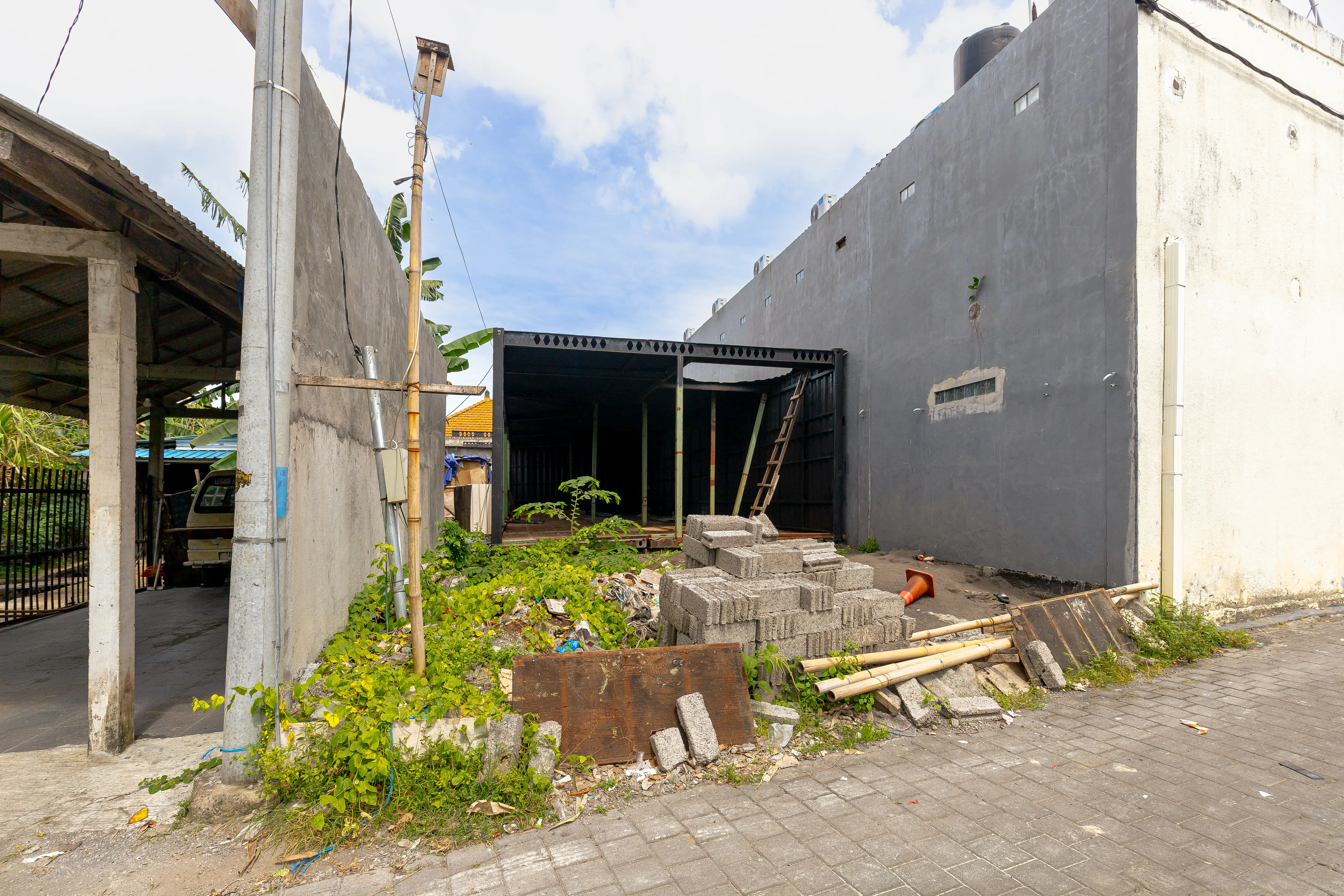 Land 210m² in Indonesia, Kerobokan. Priced at 48300$ rent photo-2