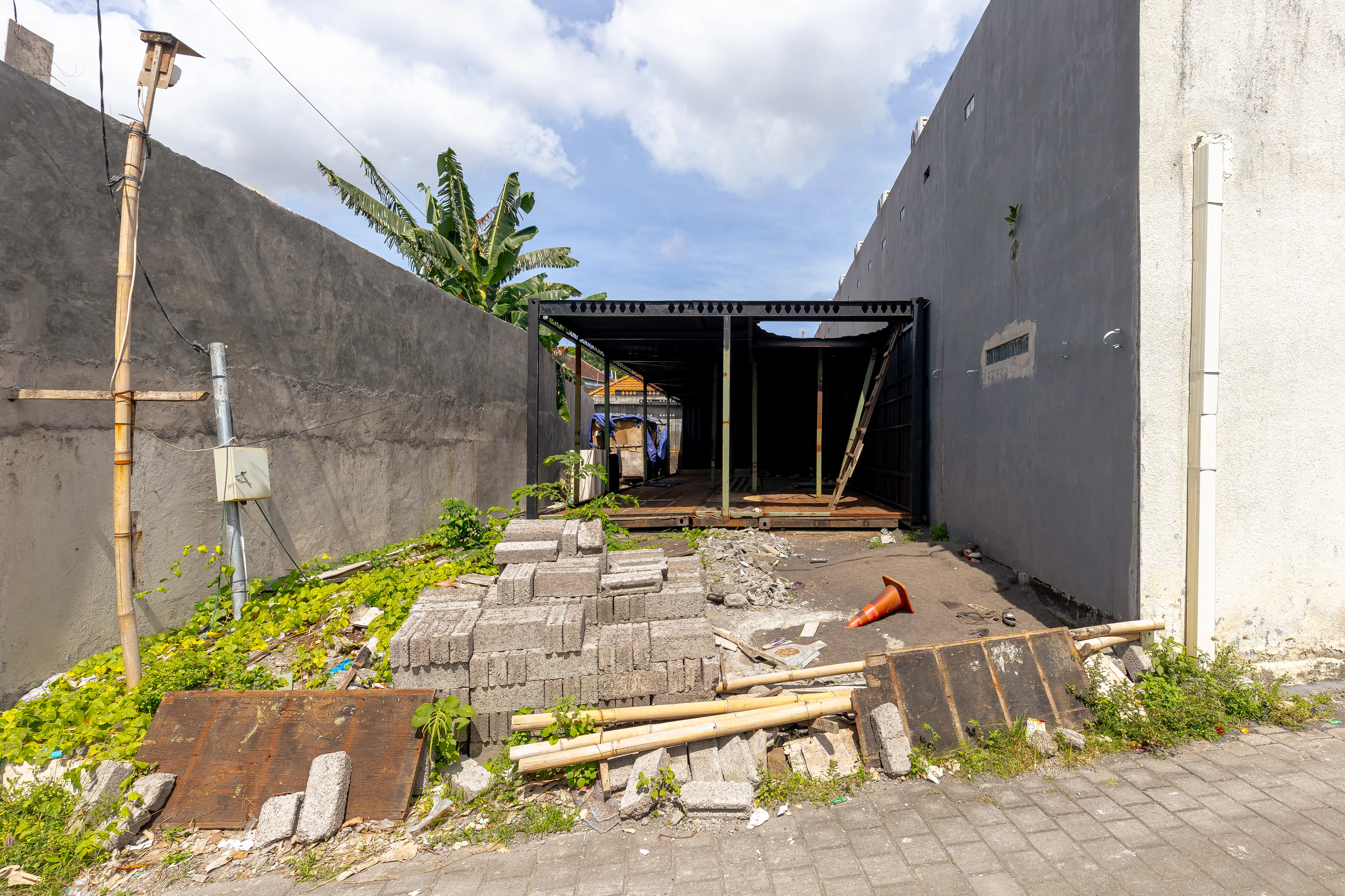 Land 210m² in Indonesia, Kerobokan. Priced at 48300$ rent photo-4