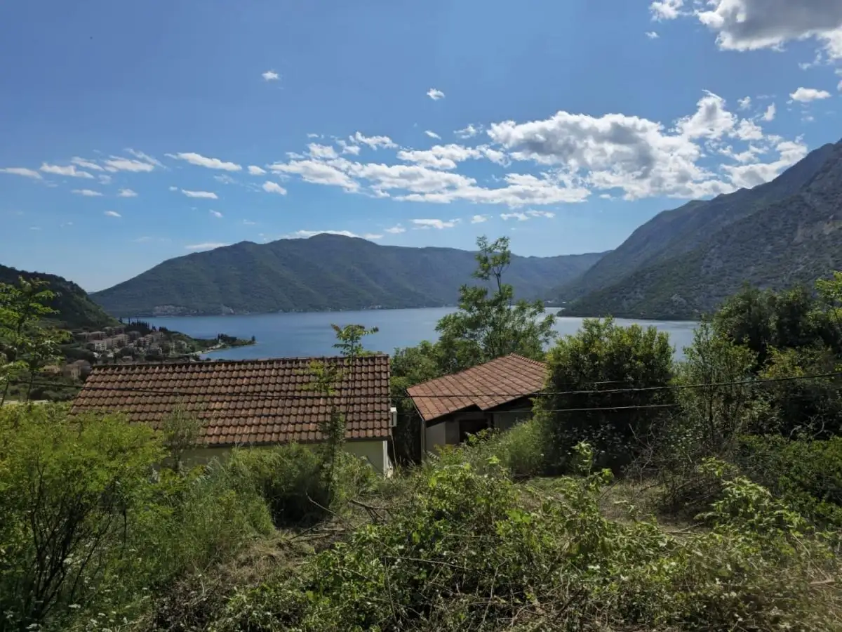 Land 1m² in Montenegro, Risan. Priced at 170000€ rent photo-2