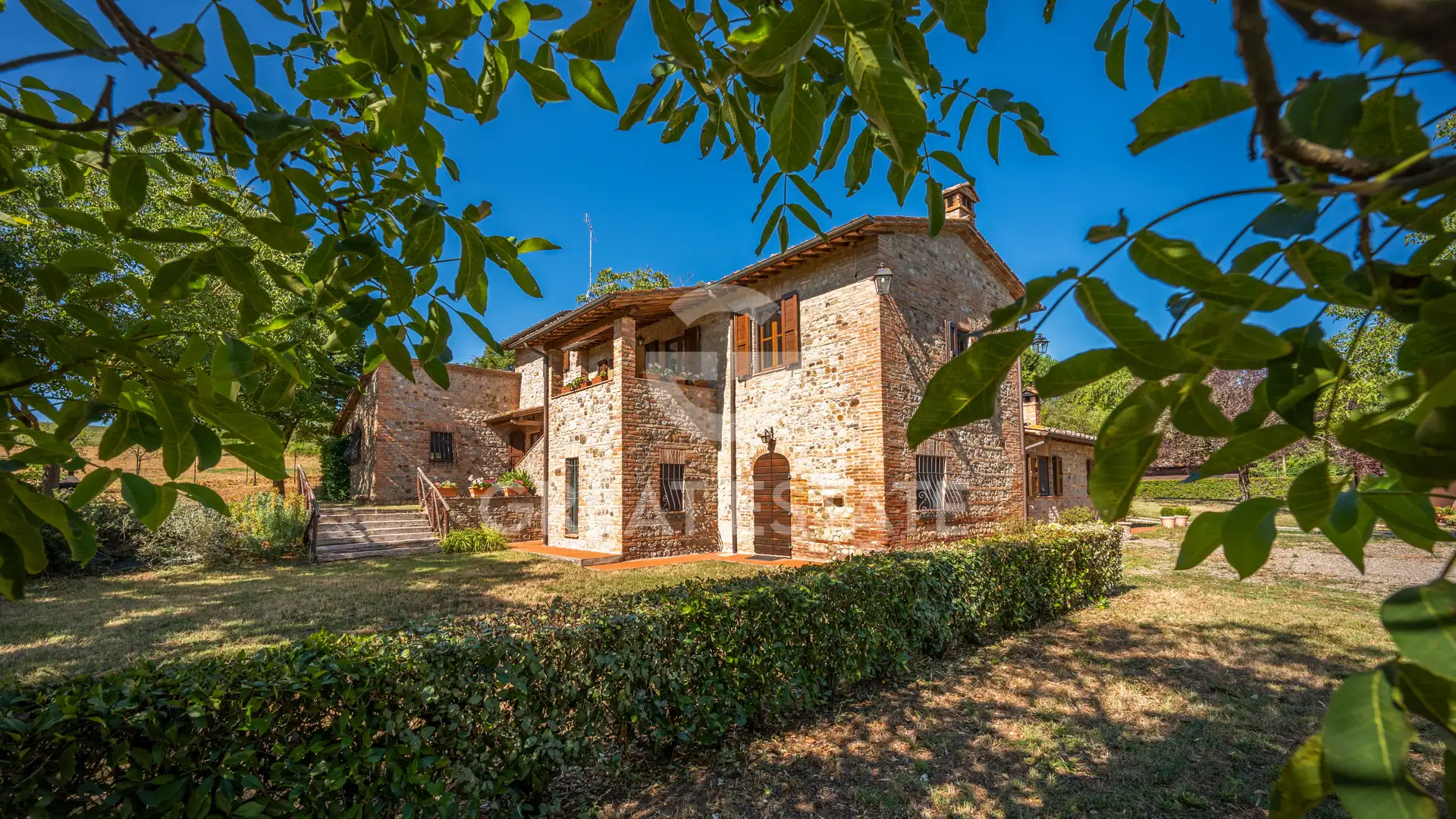 House 490m² in Italy, Perugia. Priced at 595000€ rent photo-1