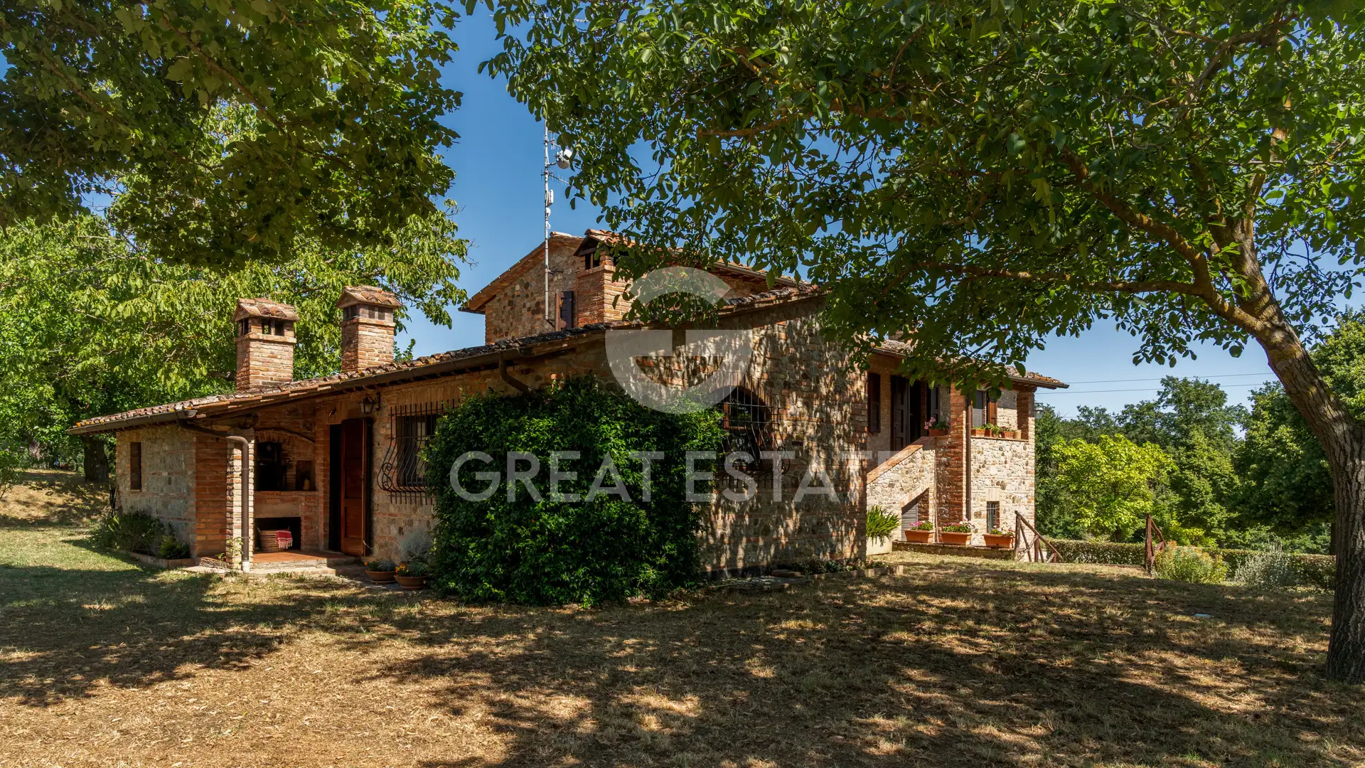 House 490m² in Italy, Perugia. Priced at 595000€ rent photo-3