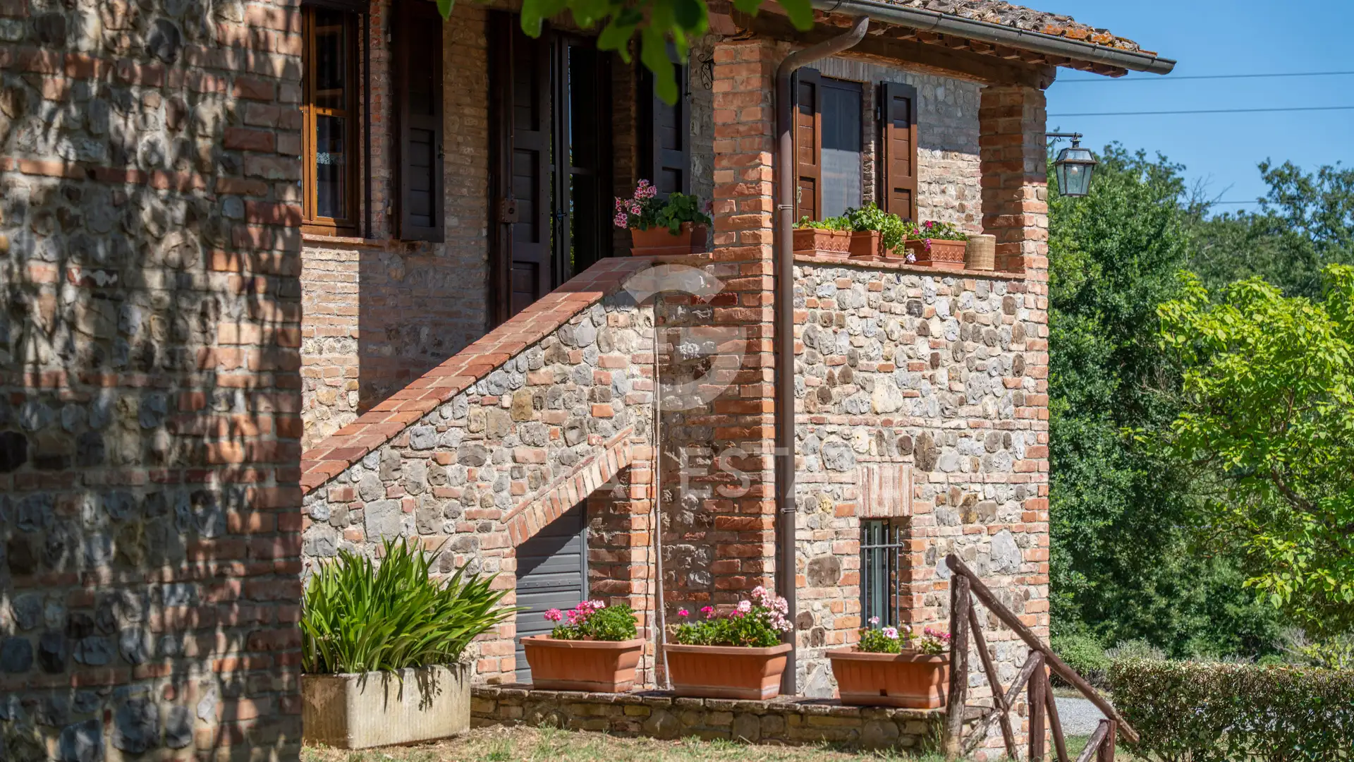 House 490m² in Italy, Perugia. Priced at 595000€ rent photo-10