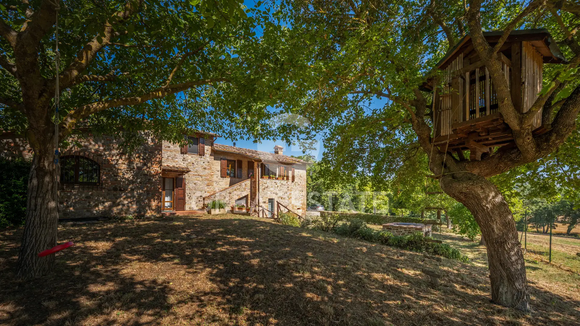 House 490m² in Italy, Perugia. Priced at 595000€ rent photo-12