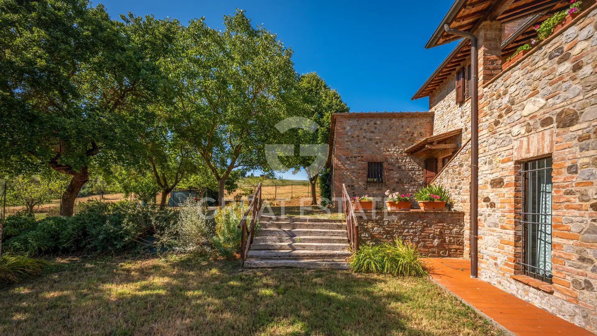 House 490m² in Italy, Perugia. Priced at 595000€ rent photo-15