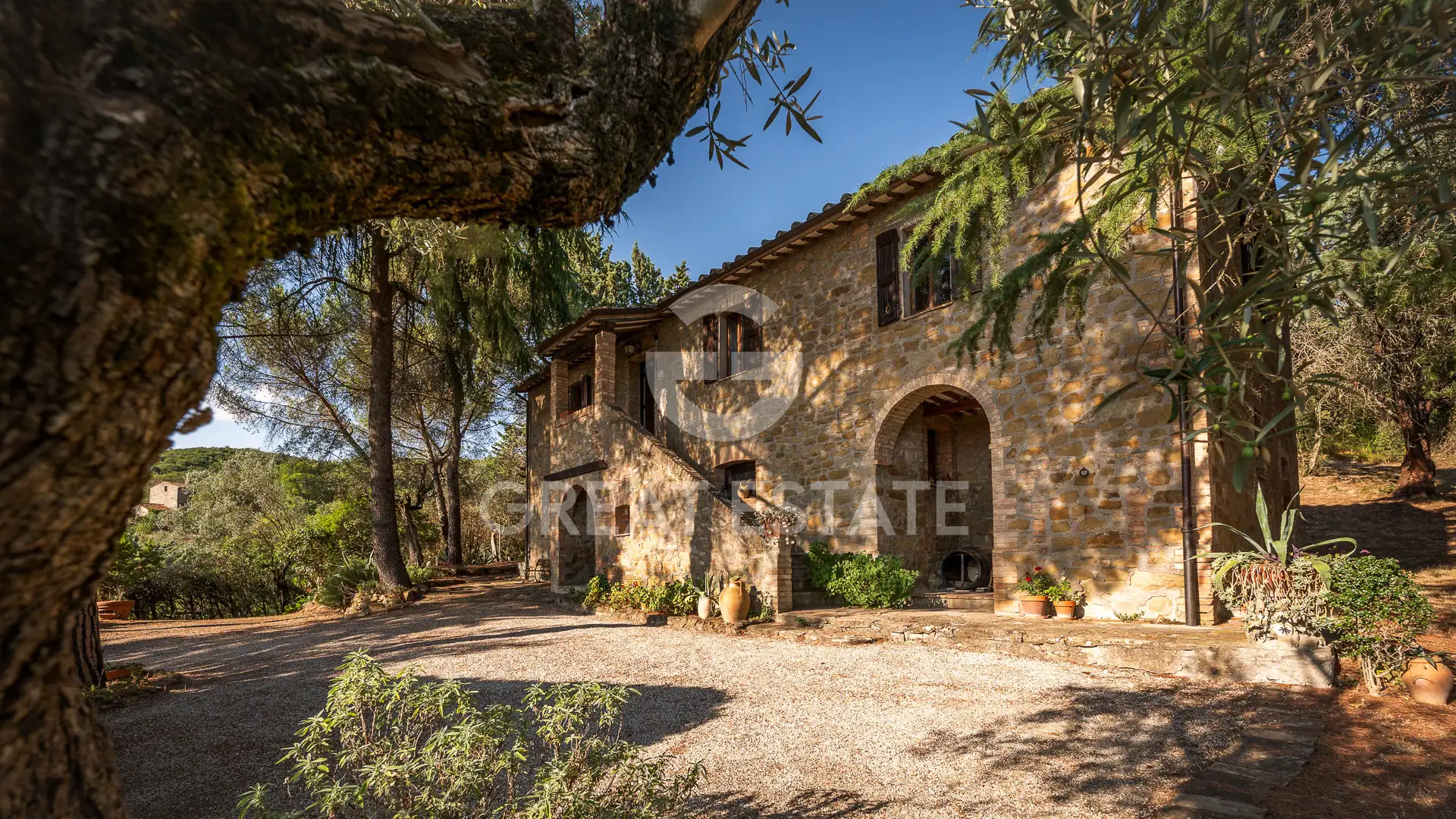 House 429m² in Italy, Perugia. Priced at 690000€ rent photo-1