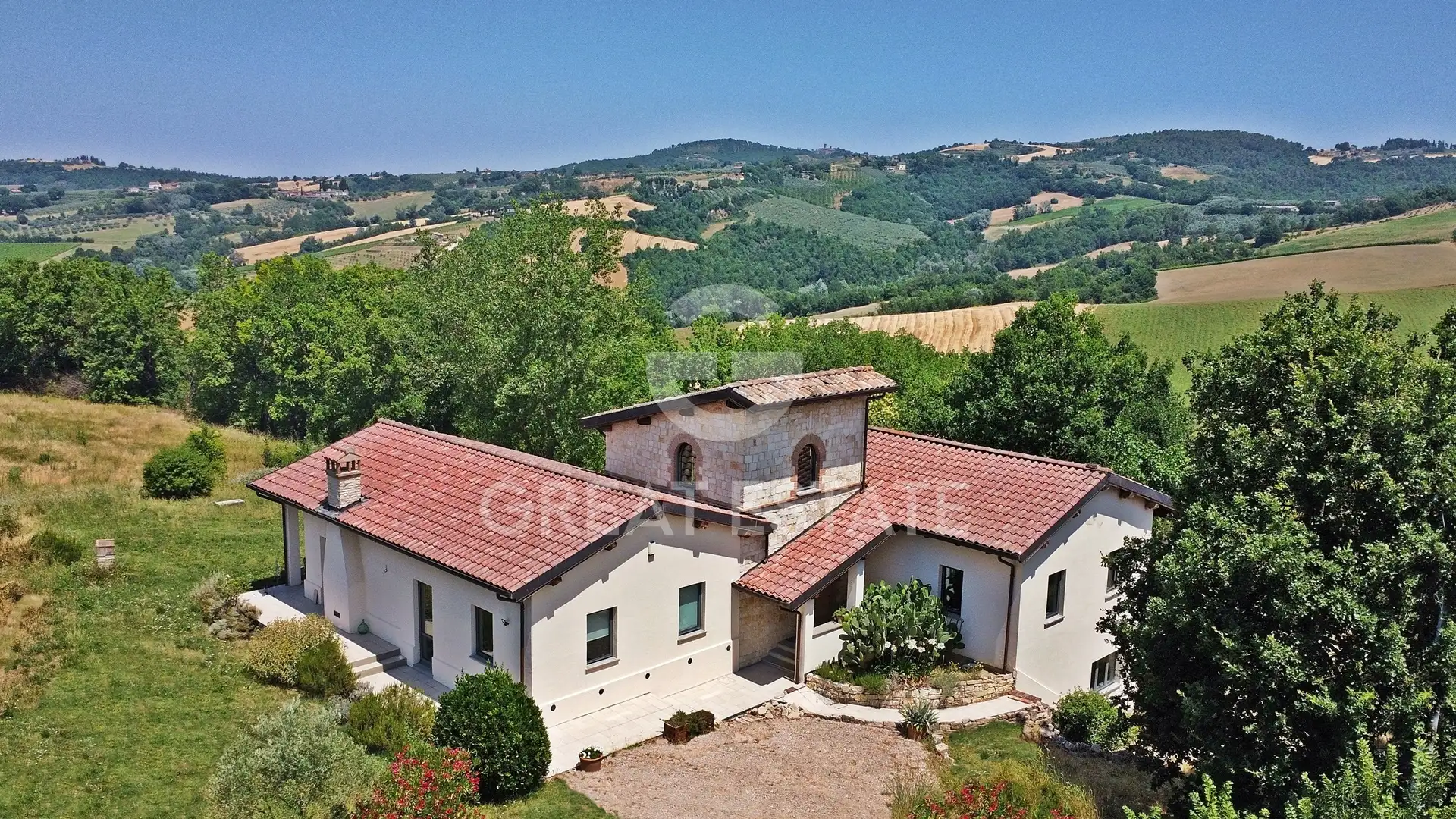 House 330m² in Italy, Perugia. Priced at 540000€ rent photo-1