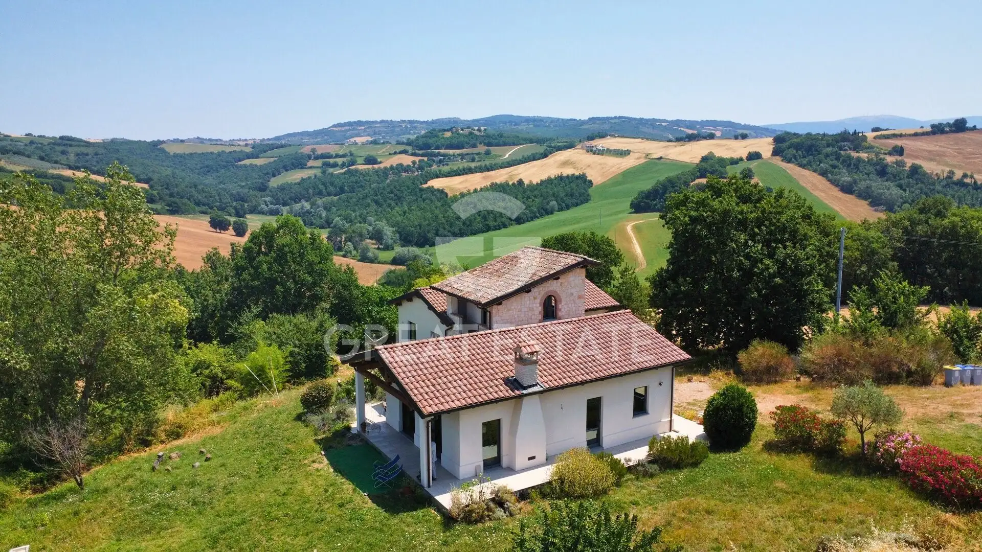 House 330m² in Italy, Perugia. Priced at 540000€ rent photo-2