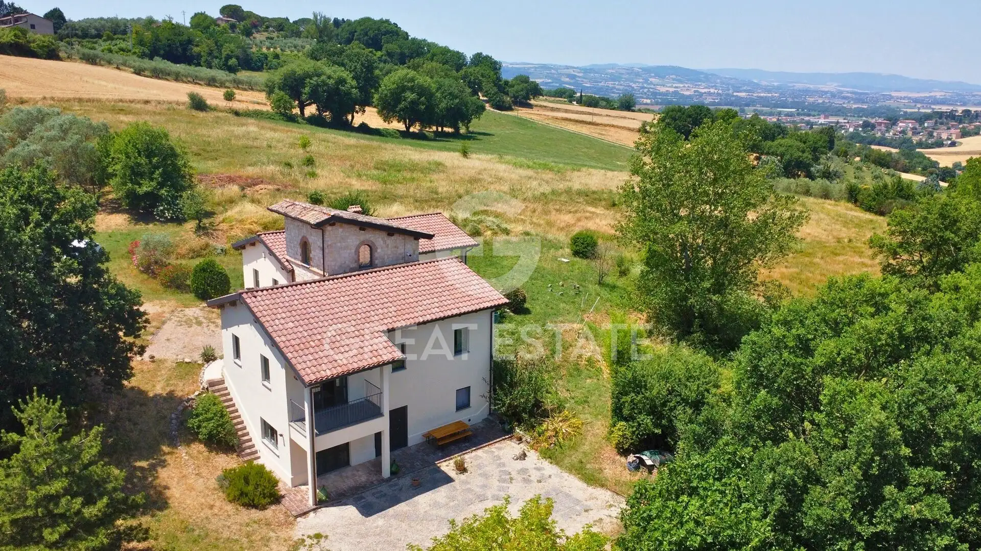 House 330m² in Italy, Perugia. Priced at 540000€ rent photo-4