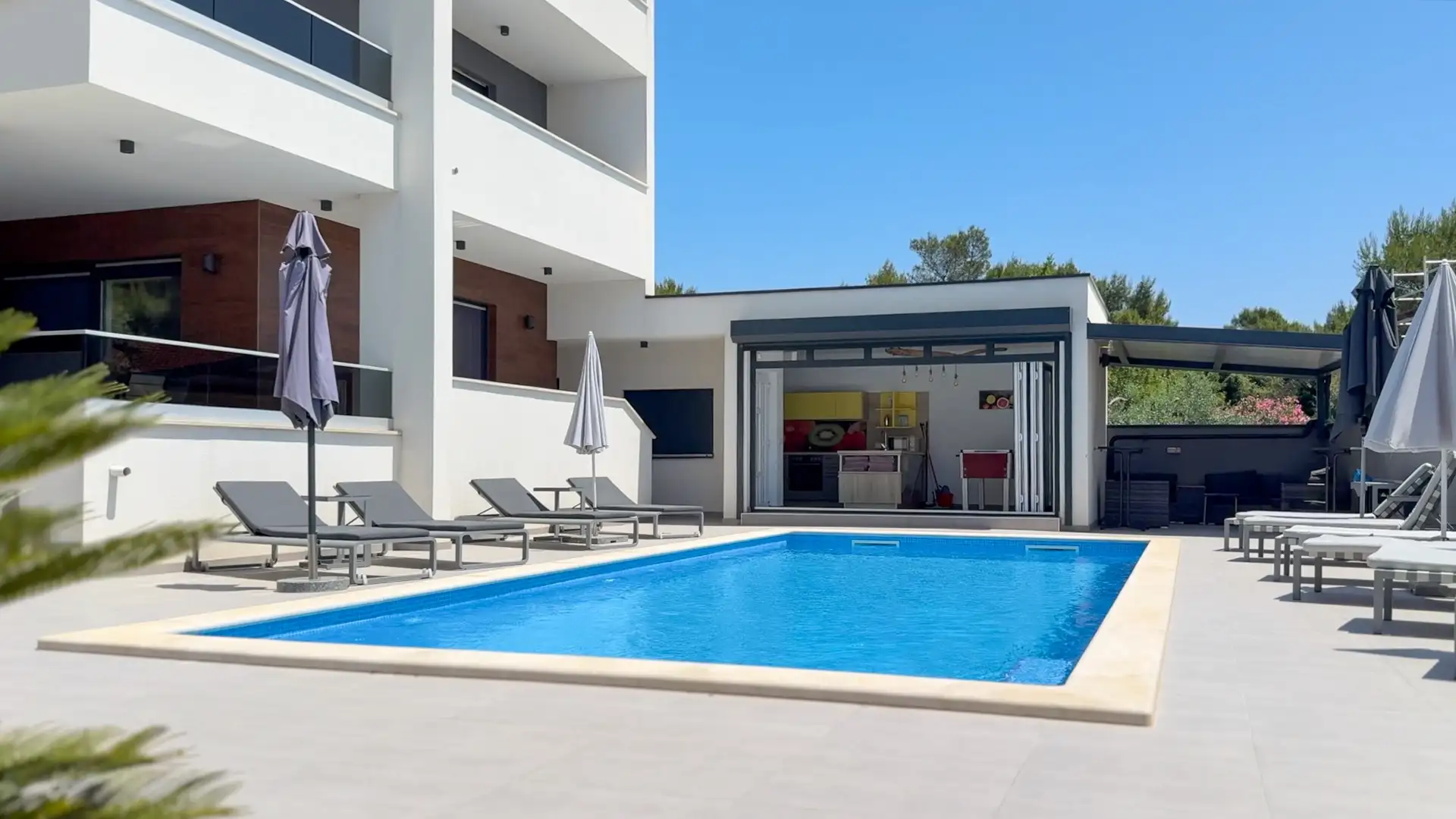 Villa 300m² in Croatia, Medulin. Priced at 1500000€ rent photo-3