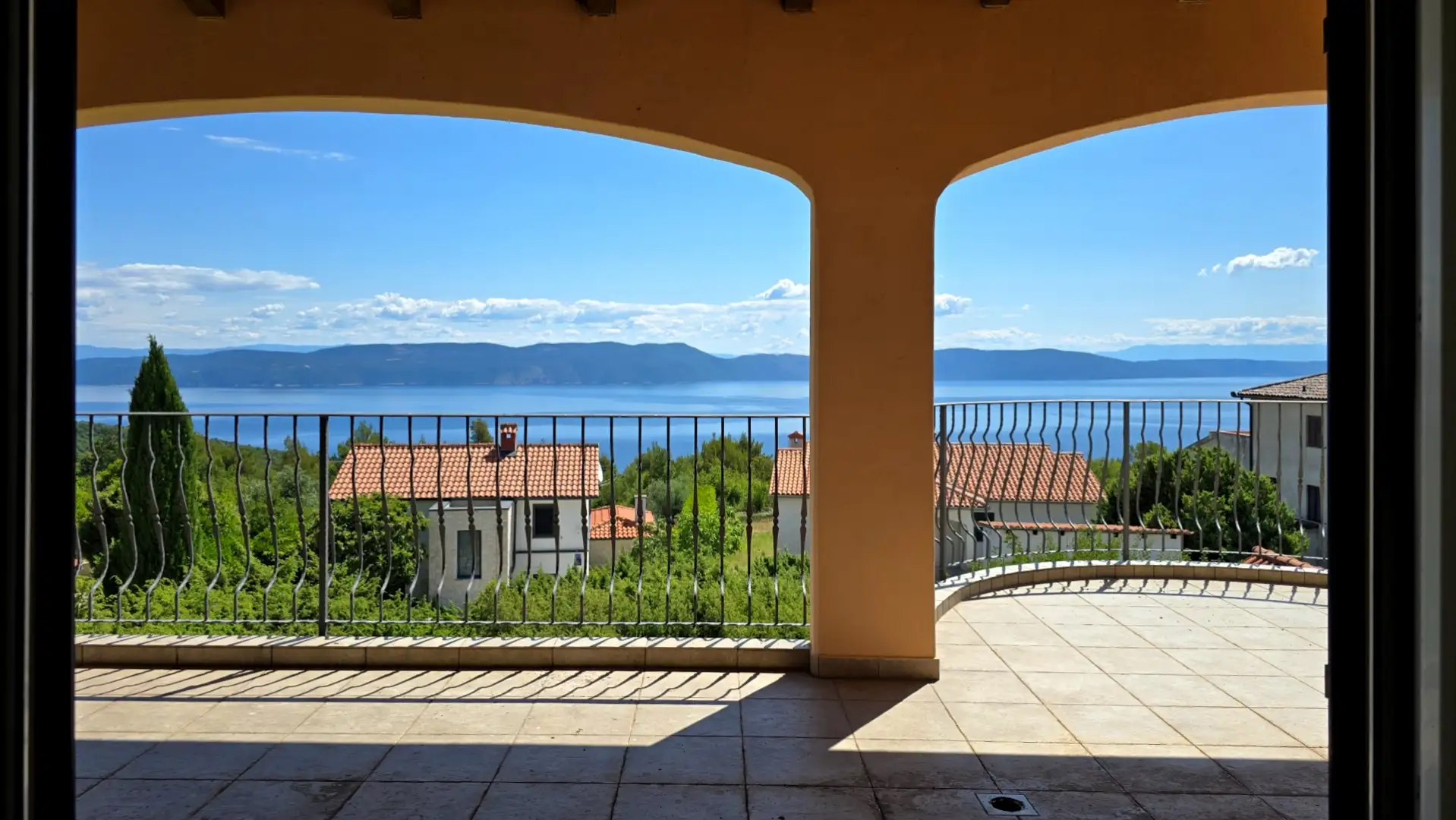 Villa 300m² in Croatia, Labin. Priced at 520000€ rent photo-4