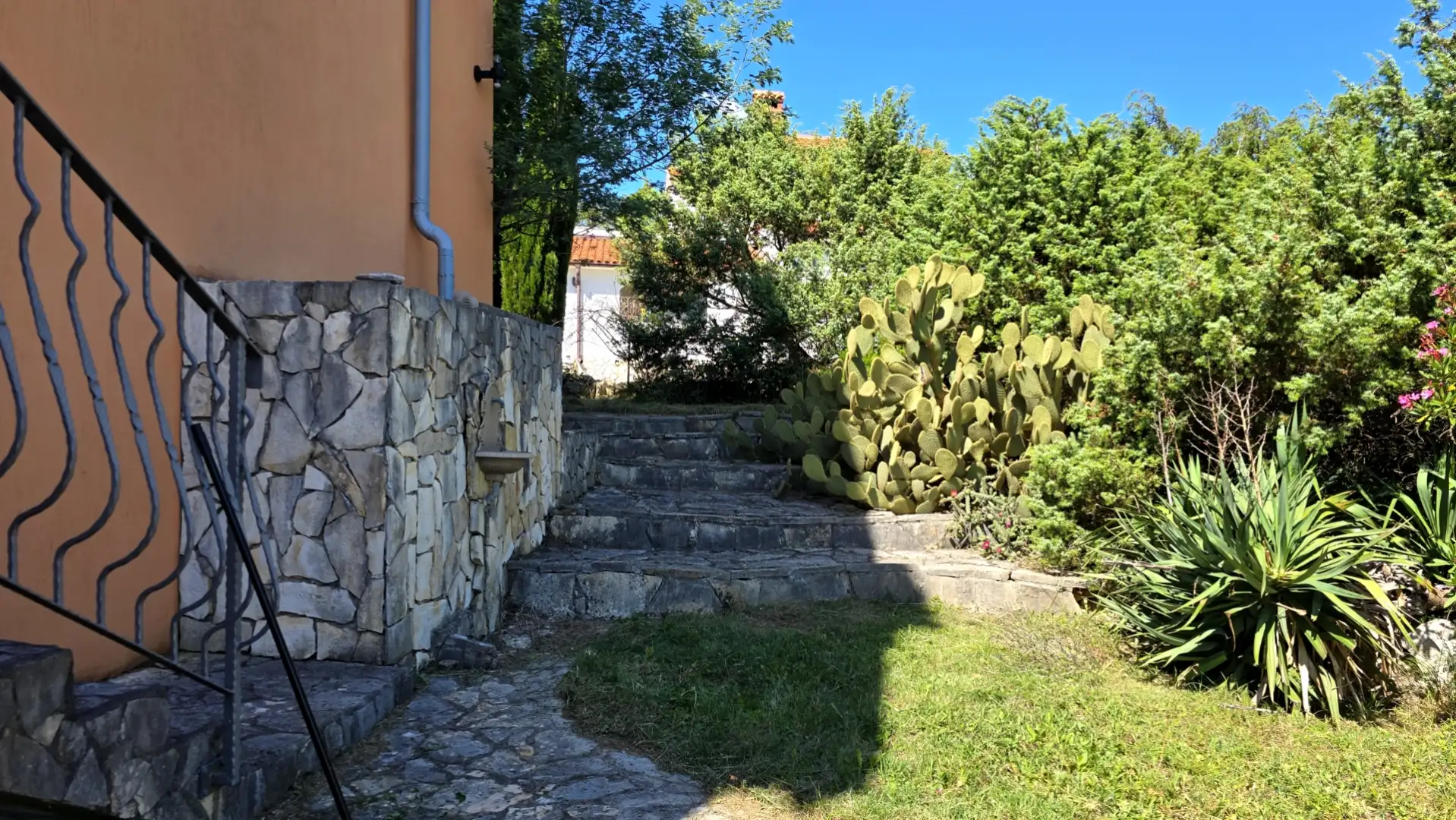 Villa 300m² in Croatia, Labin. Priced at 520000€ rent photo-14