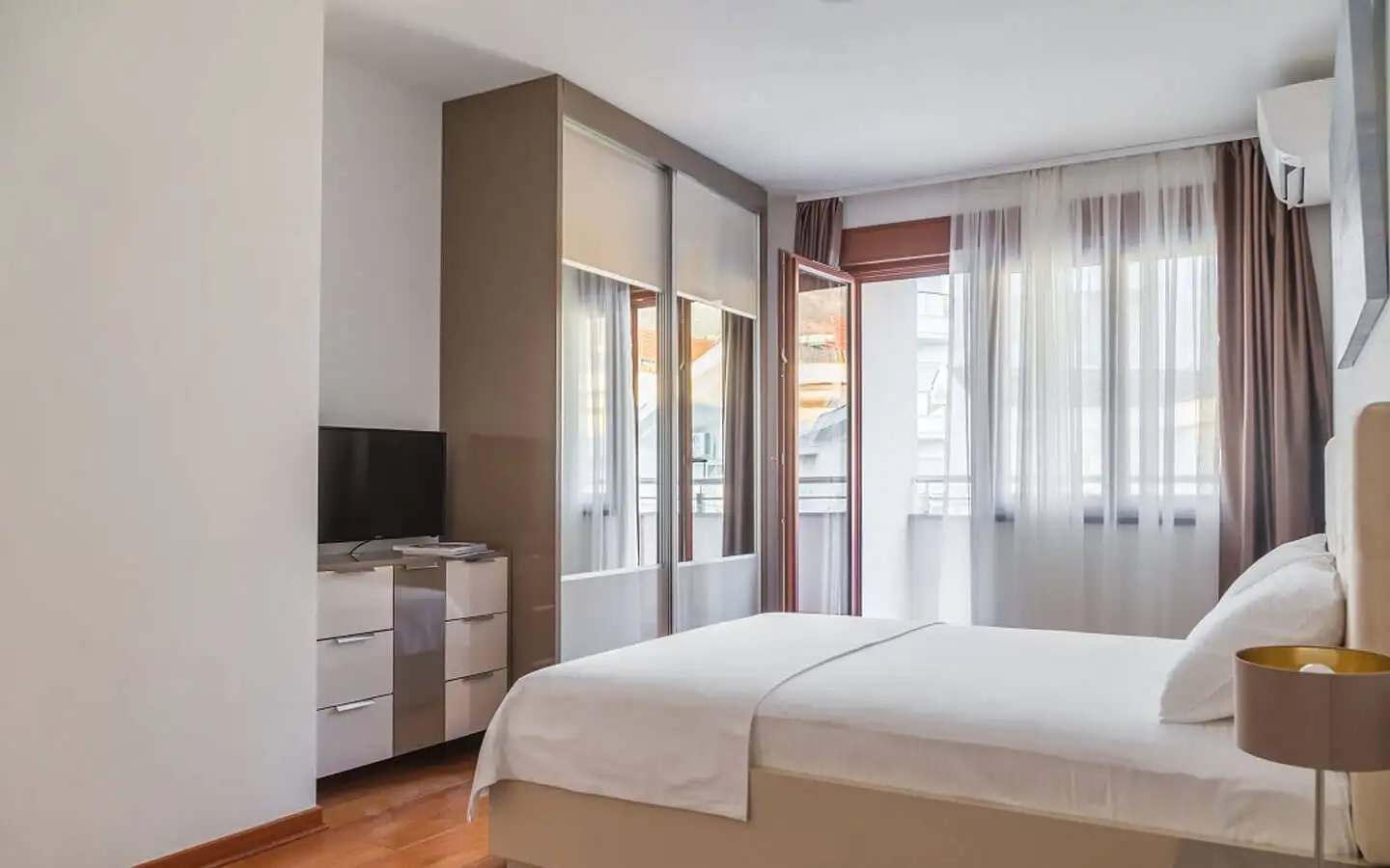 Flat 93m² in Montenegro, Budva. Priced at 306900€ rent photo-12