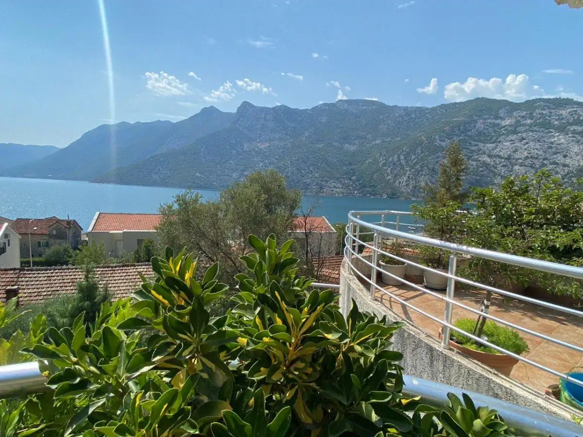 Flat 140m² in Montenegro, Risan. Priced at 310€ rent photo-1