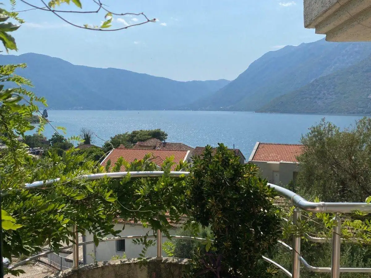 Flat 140m² in Montenegro, Risan. Priced at 310€ rent photo-2