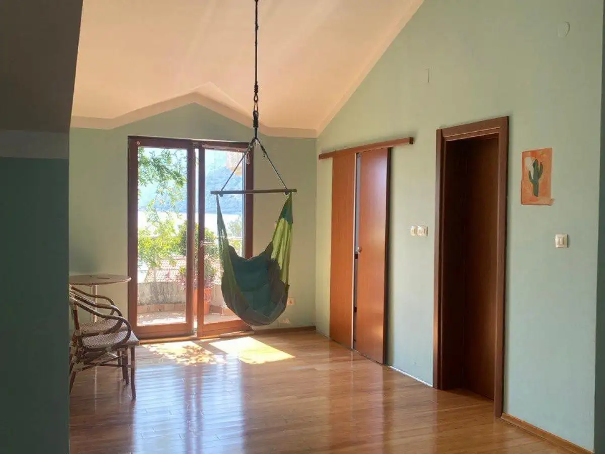 Flat 140m² in Montenegro, Risan. Priced at 310€ rent photo-11