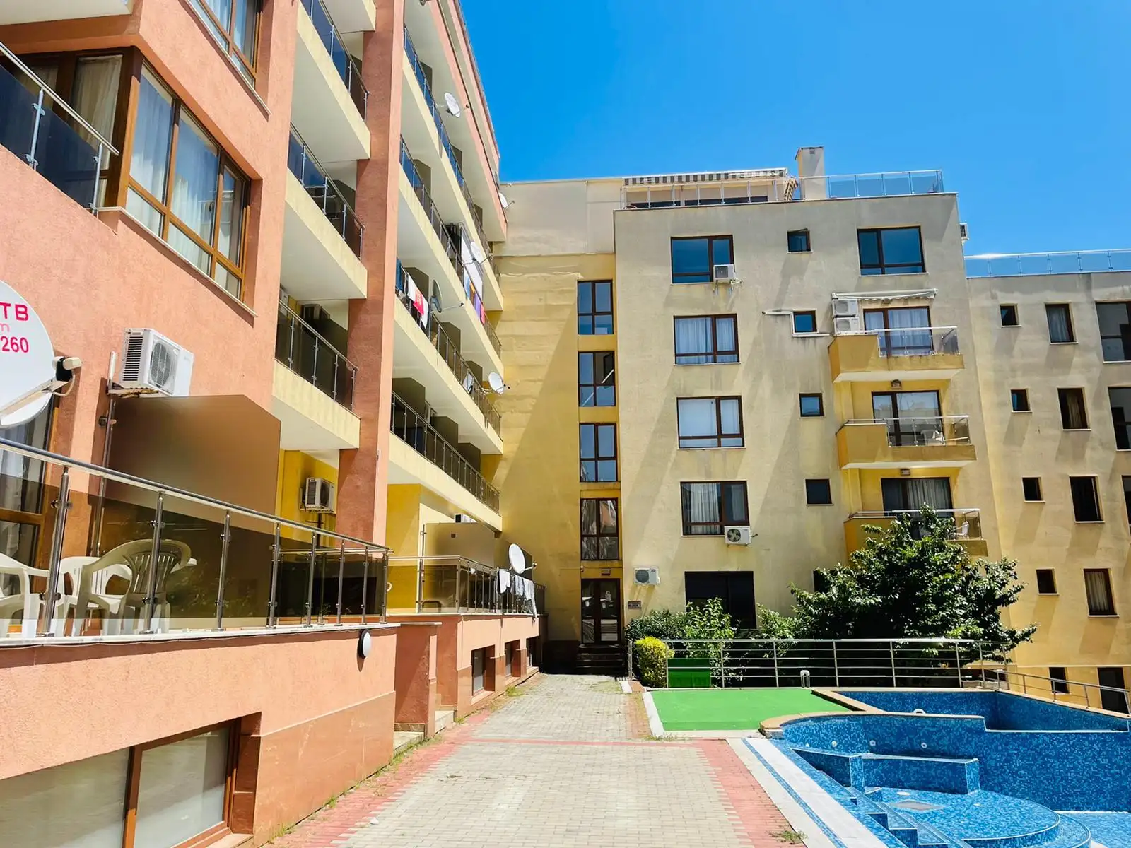 Flat 42m² in Bulgaria, Nessebar. Priced at 53000€ rent photo-1