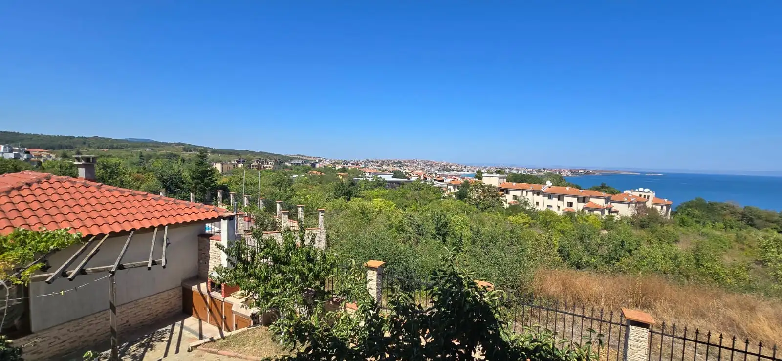 Flat 55m² in Bulgaria, Sozopol. Priced at 92000€ rent photo-5