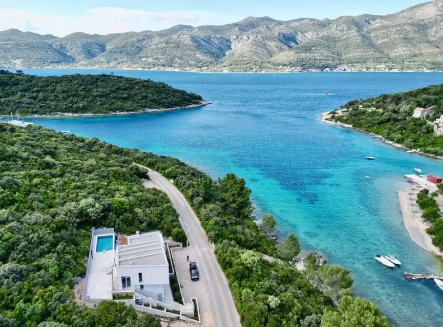 Villa 400m² in Croatia, Korcula. Priced at 1900000€ rent photo-2