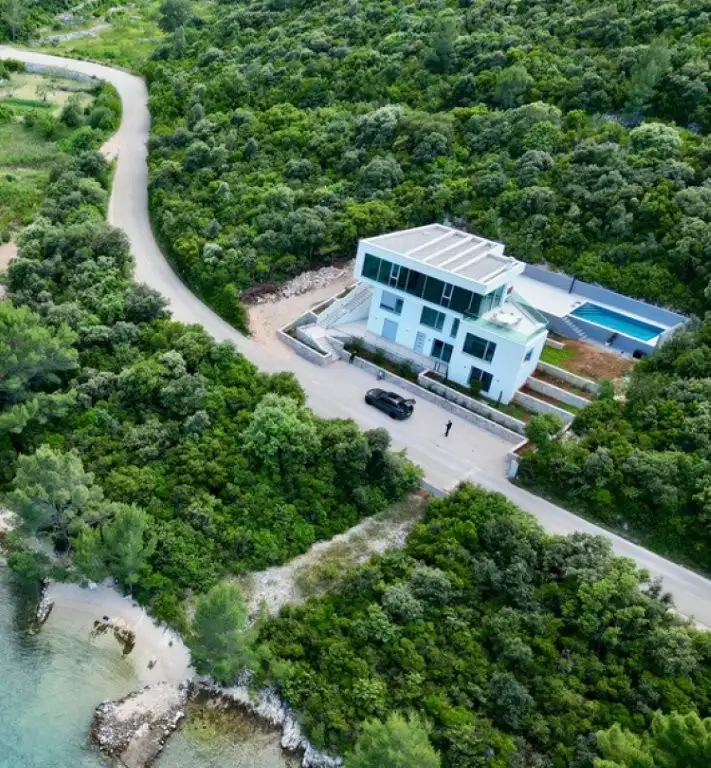 Villa 400m² in Croatia, Korcula. Priced at 1900000€ rent photo-4