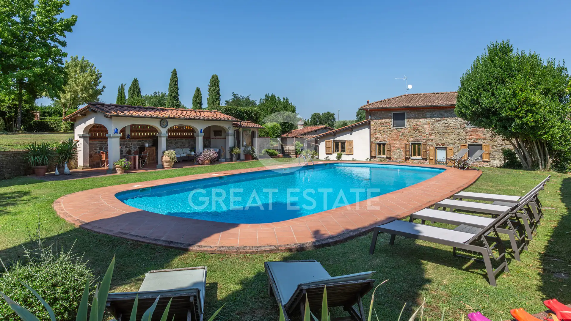 House 806m² in Italy, Florence. Priced at 1780000€ rent photo-2