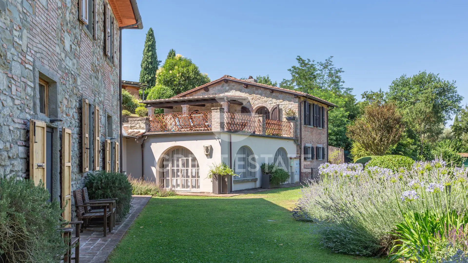 House 806m² in Italy, Florence. Priced at 1780000€ rent photo-3