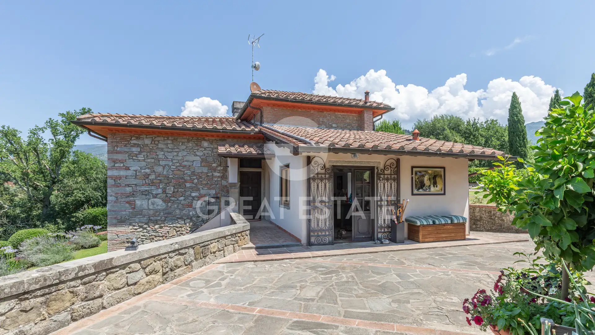 House 806m² in Italy, Florence. Priced at 1780000€ rent photo-10