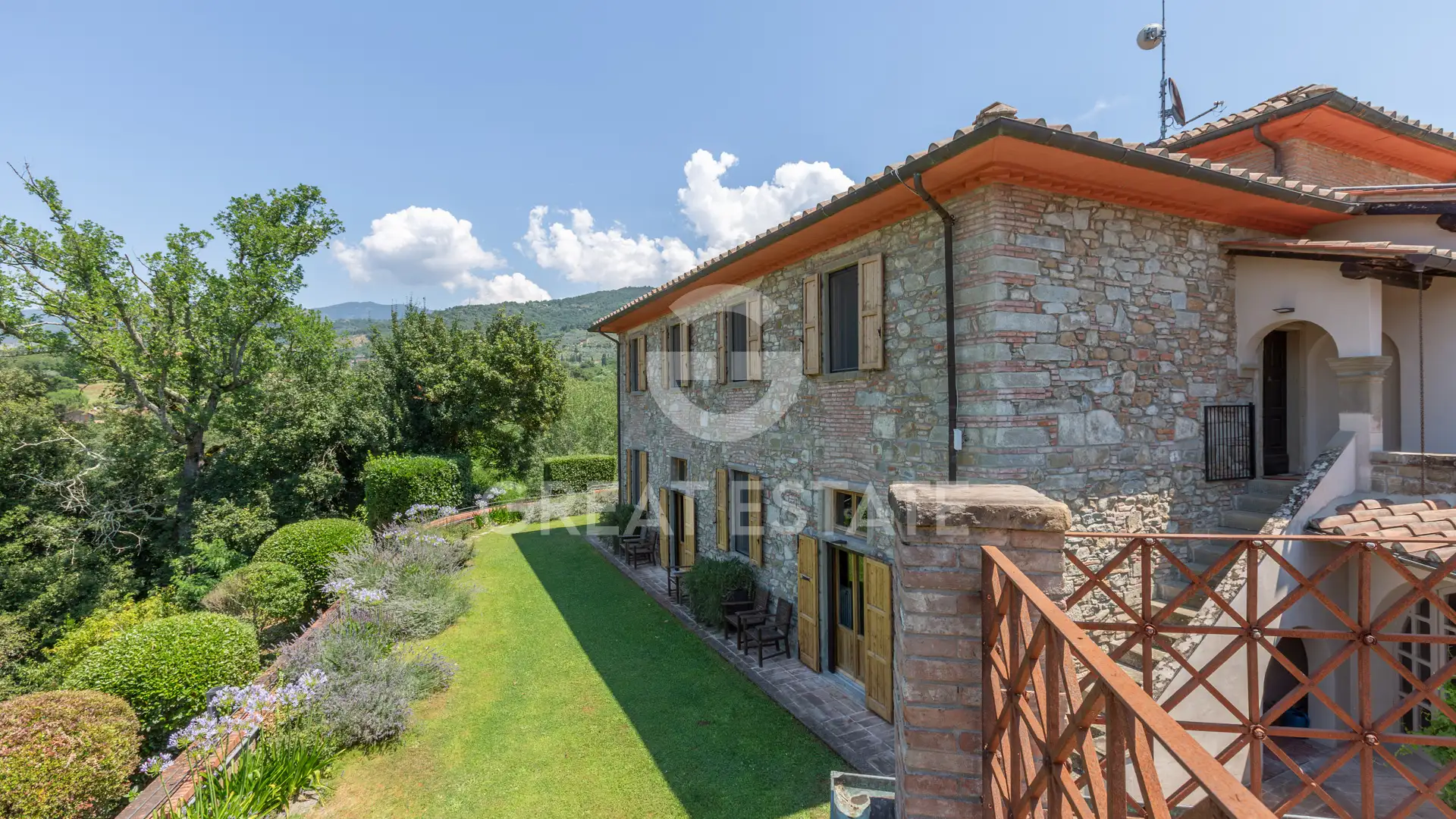 House 806m² in Italy, Florence. Priced at 1780000€ rent photo-11