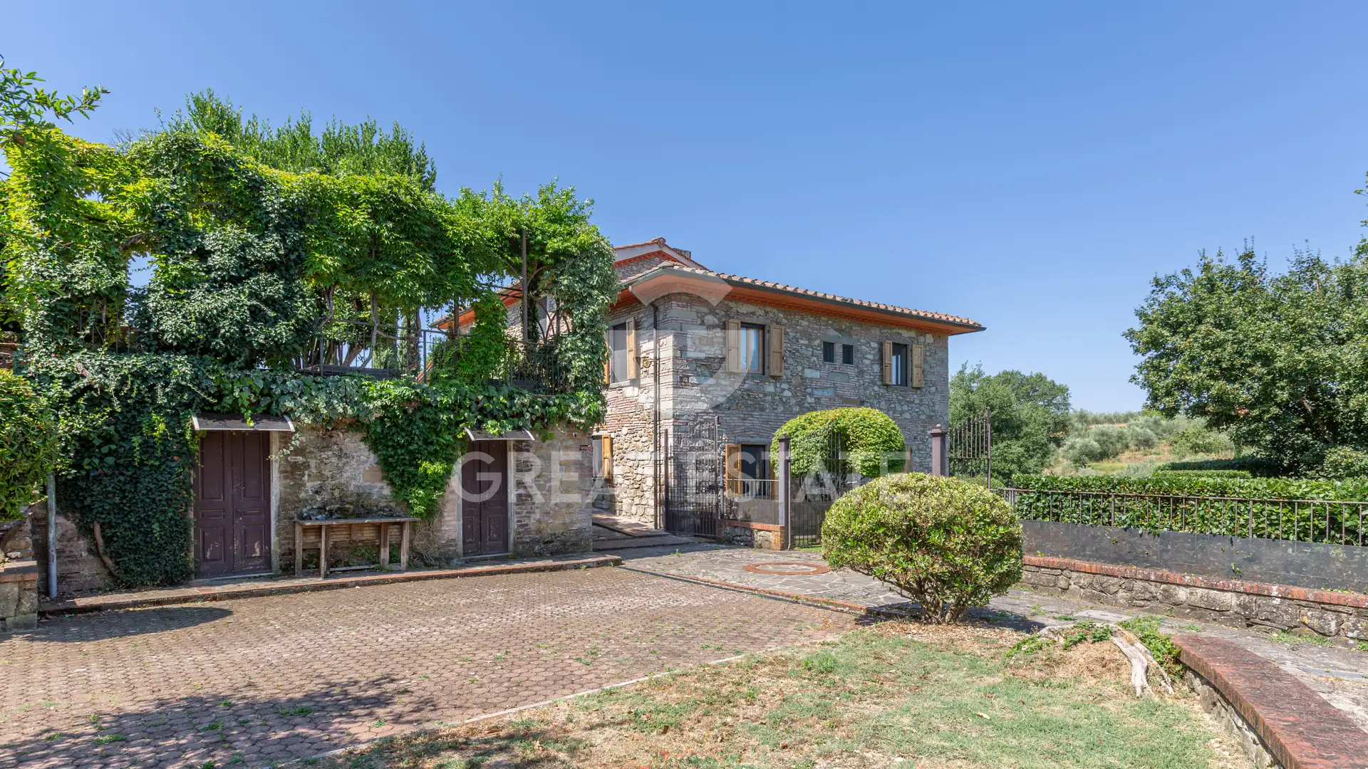 House 806m² in Italy, Florence. Priced at 1780000€ rent photo-12