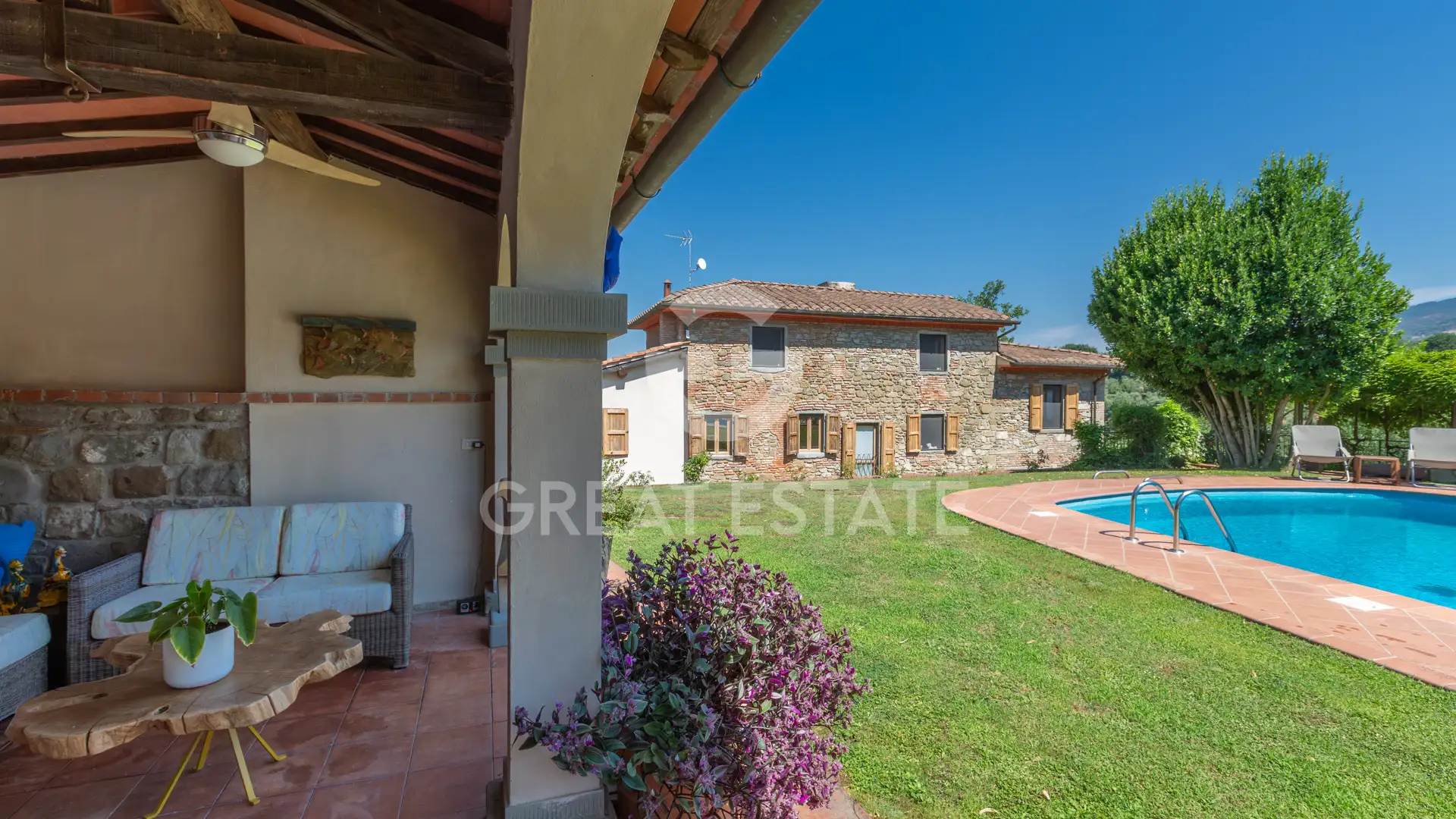House 806m² in Italy, Florence. Priced at 1780000€ rent photo-15