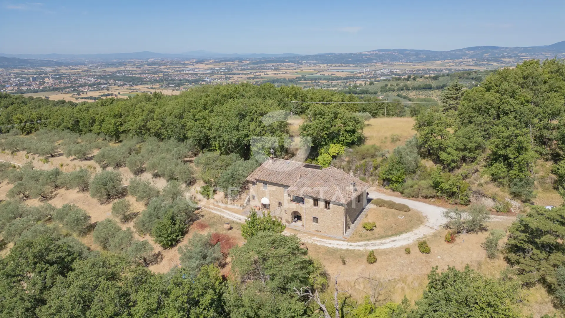 House 559m² in Italy, Perugia. Priced at 1200000€ rent photo-3