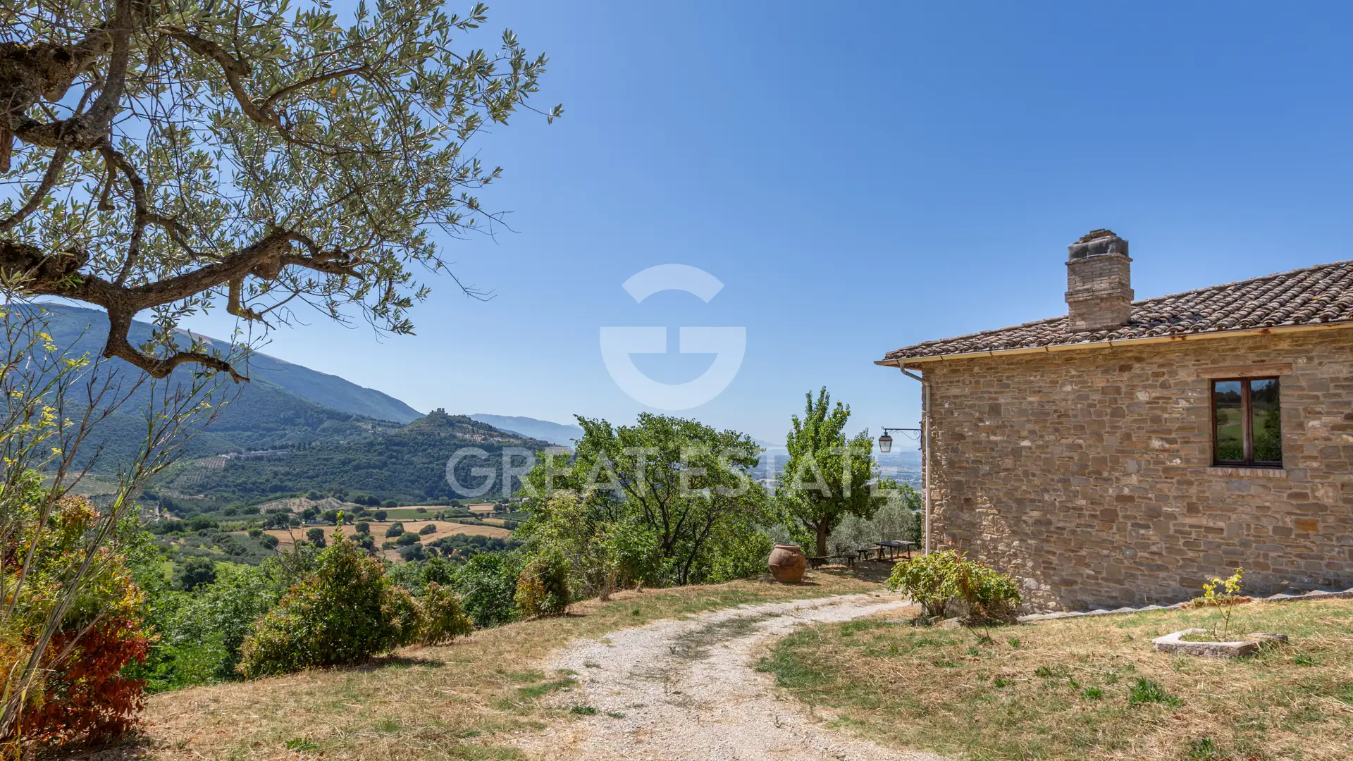 House 559m² in Italy, Perugia. Priced at 1200000€ rent photo-9