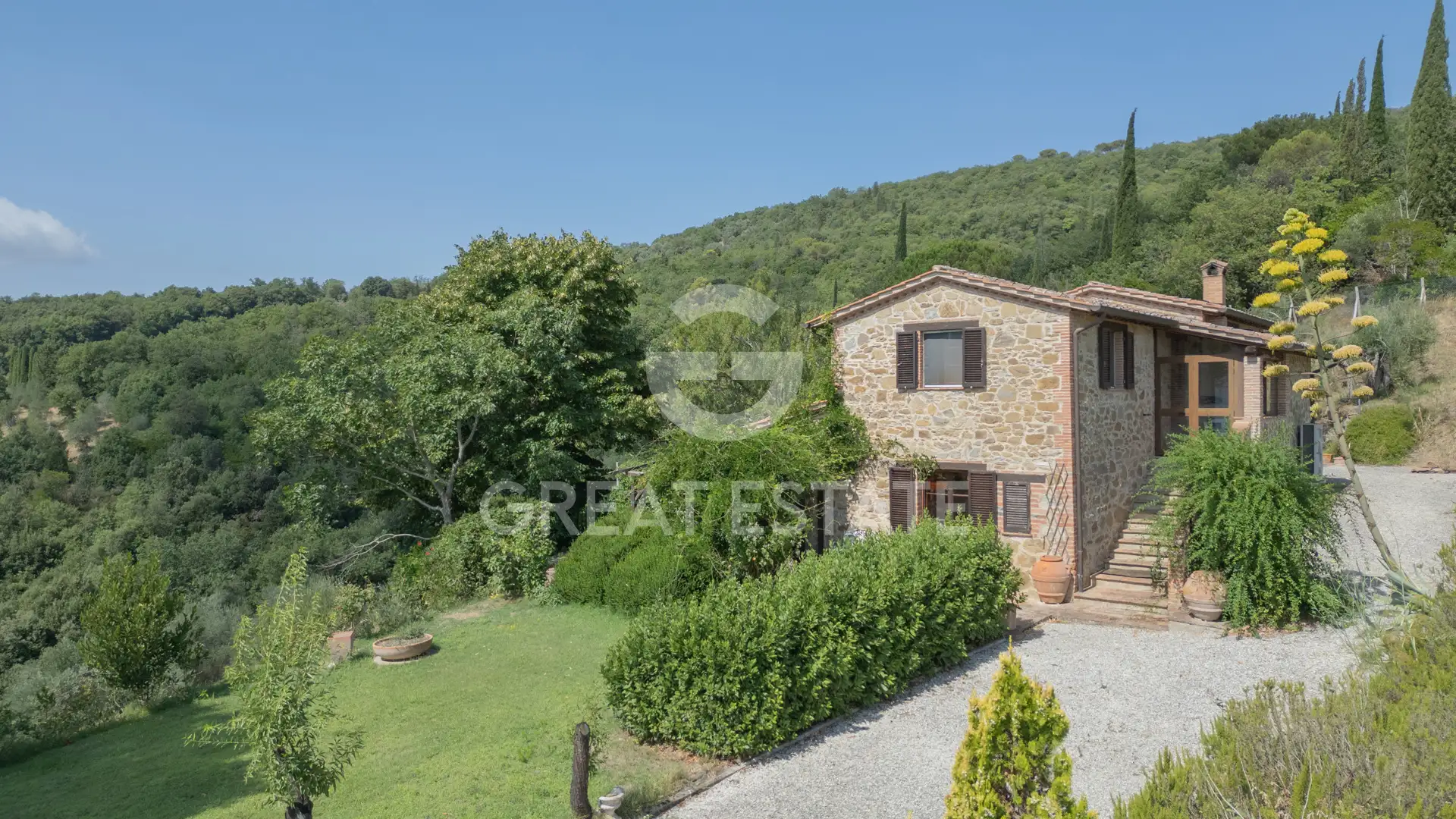 House 294m² in Italy, Perugia. Priced at 730000€ rent photo-1