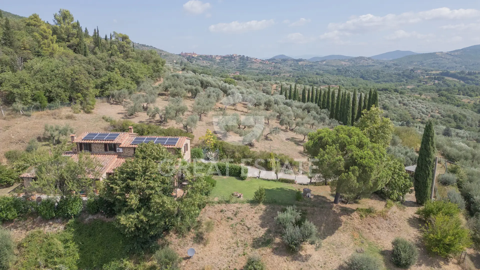 House 294m² in Italy, Perugia. Priced at 730000€ rent photo-3