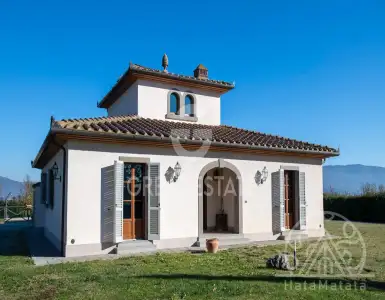 Buy in Italy for 870000€