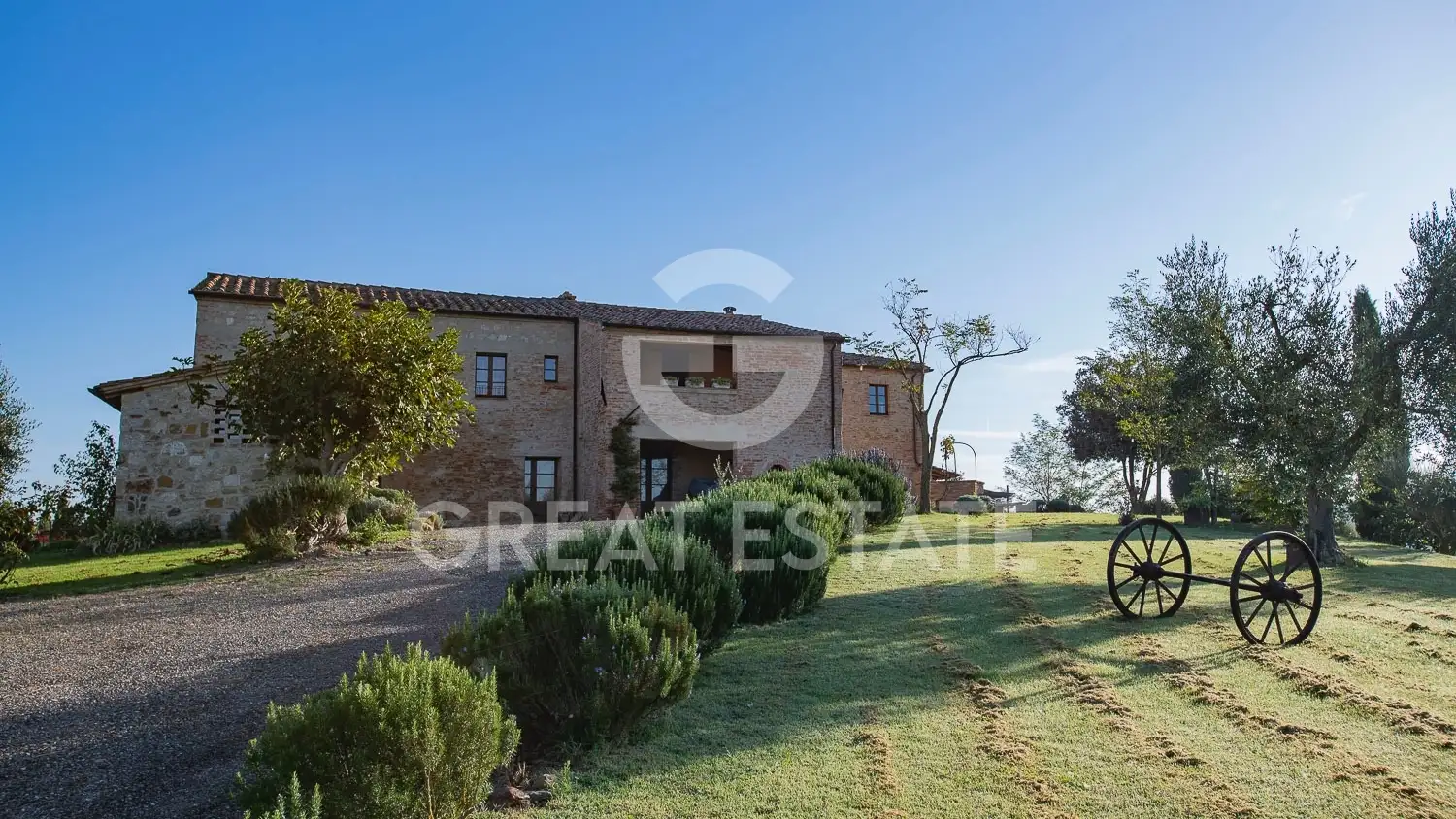 House 549m² in Italy, Siena. Priced at 1580000€ rent photo-1