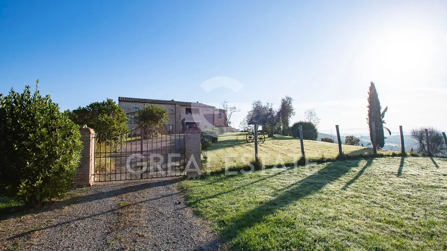 House 549m² in Italy, Siena. Priced at 1580000€ rent photo-2