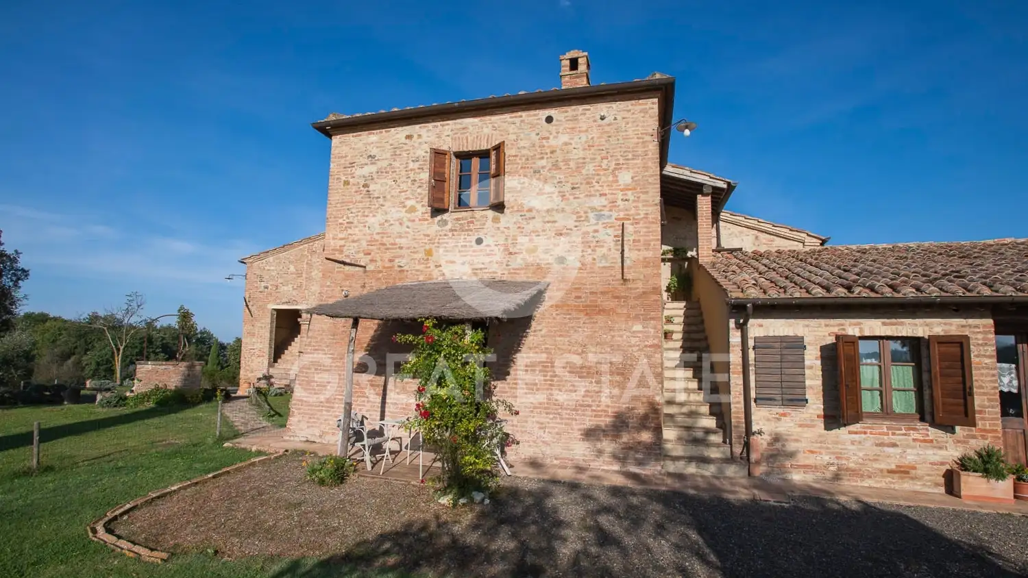 House 549m² in Italy, Siena. Priced at 1580000€ rent photo-9