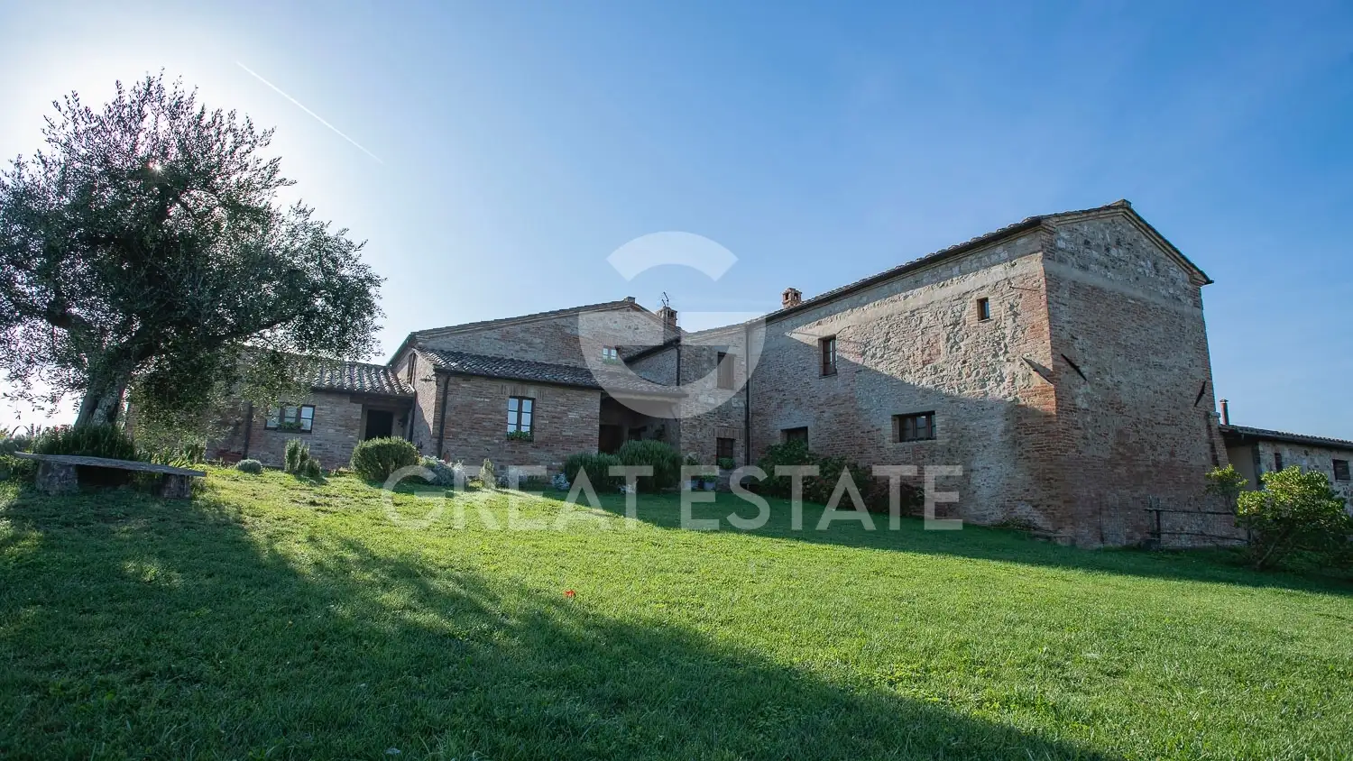 House 549m² in Italy, Siena. Priced at 1580000€ rent photo-13