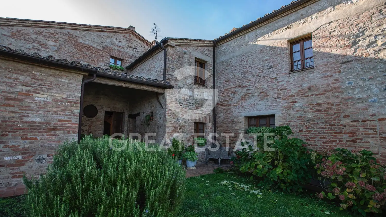 House 549m² in Italy, Siena. Priced at 1580000€ rent photo-14
