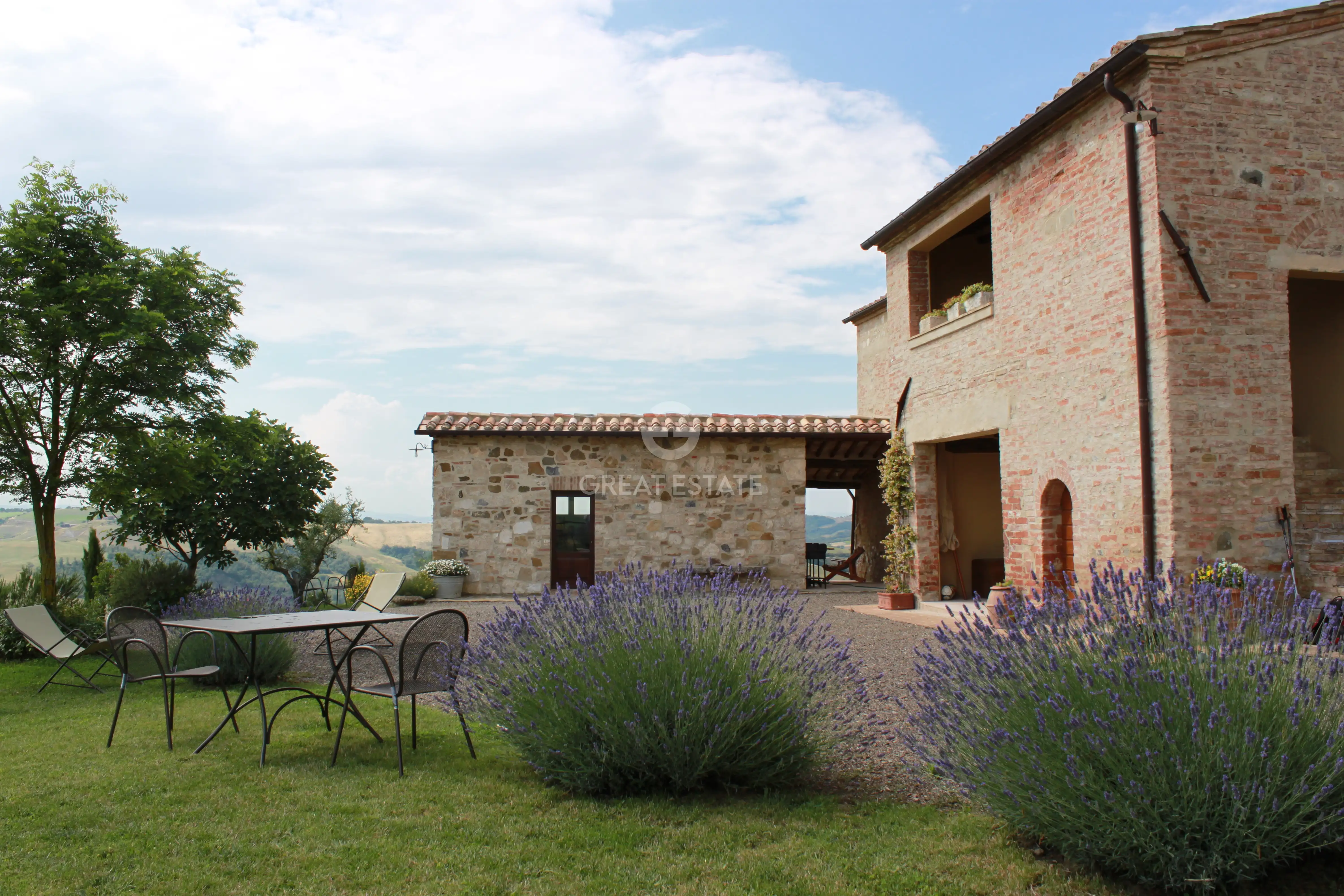 House 549m² in Italy, Siena. Priced at 1580000€ rent photo-15